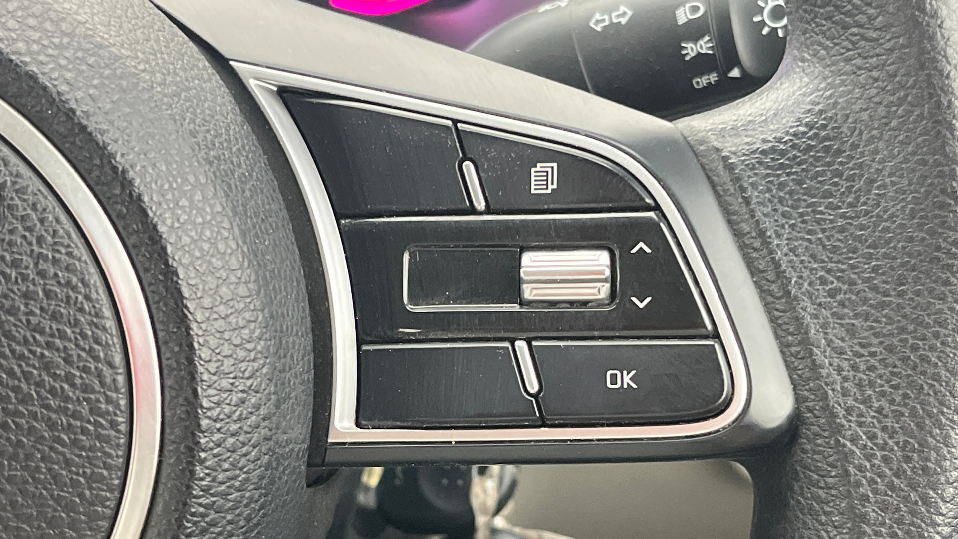 View 2022 Kia Carens Premium 1.5 Petrol 7 STR Image 3 Used 2022 Kia Carens Premium 1.5 Petrol 7 STR Image 3