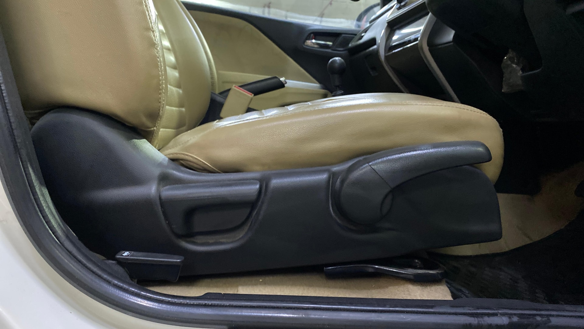 View 2016 Honda City ZX MT Diesel Anniversary Edition Image 19 Used 2016 Honda City ZX MT Diesel Anniversary Edition Image 19