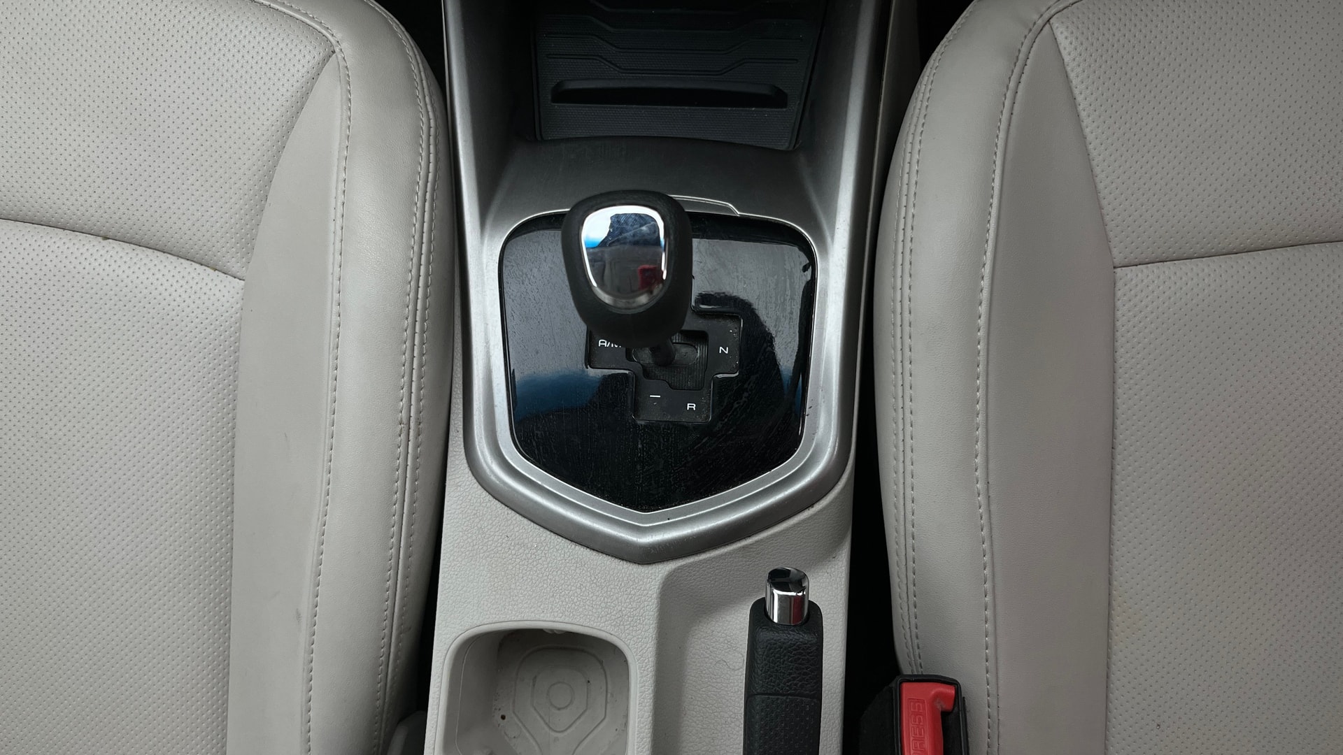 View 2023 Mahindra XUV300 W4 Petrol BS IV Image 43 Used 2023 Mahindra XUV300 W4 Petrol BS IV Image 43