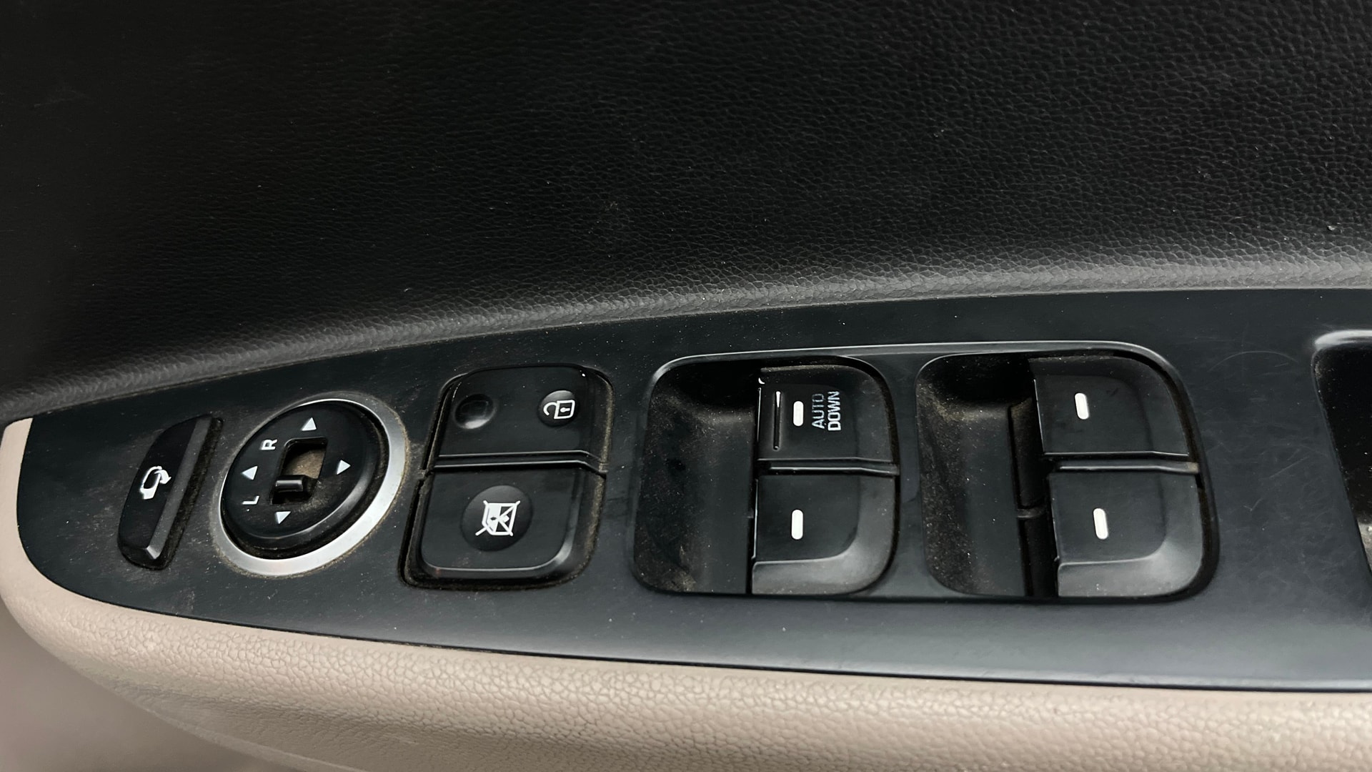 View 2015 Hyundai Grand i10 Asta AT 1.2 Kappa VTVT Image 37 Used 2015 Hyundai Grand i10 Asta AT 1.2 Kappa VTVT Image 37