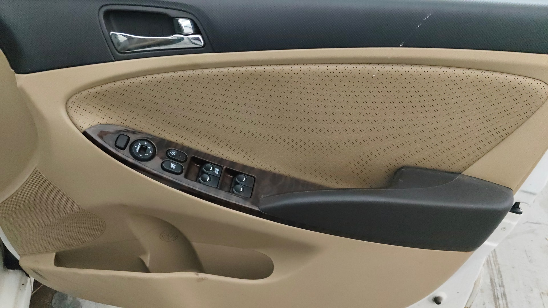 View 2013 Hyundai Fluidic Verna 1.6 VTVT SX O Image 33 Used 2013 Hyundai Fluidic Verna 1.6 VTVT SX O Image 33