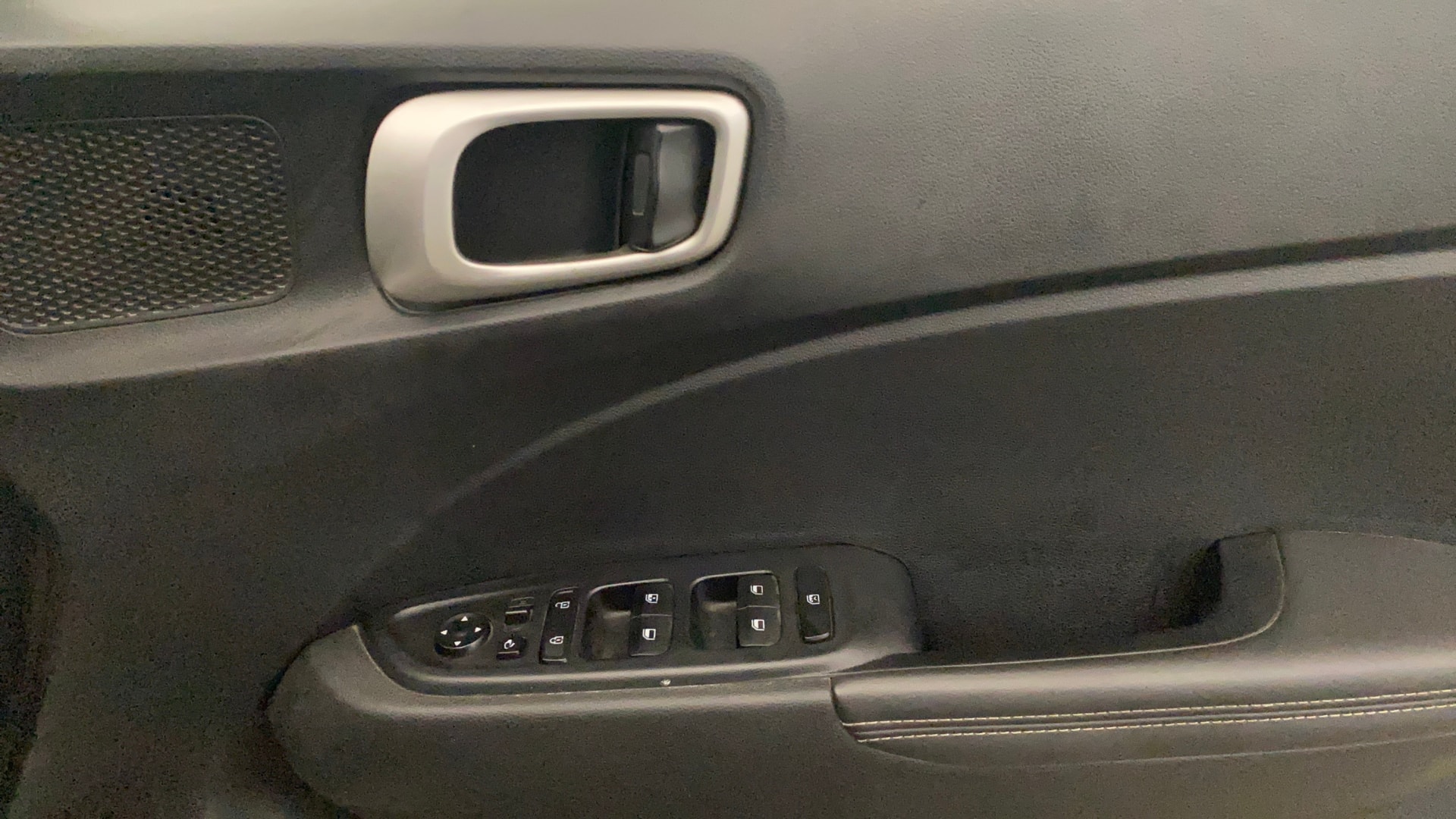 View 2019 Hyundai Venue SX (O) 1.0 iMT Petrol Image 41 Used 2019 Hyundai Venue SX (O) 1.0 iMT Petrol Image 41