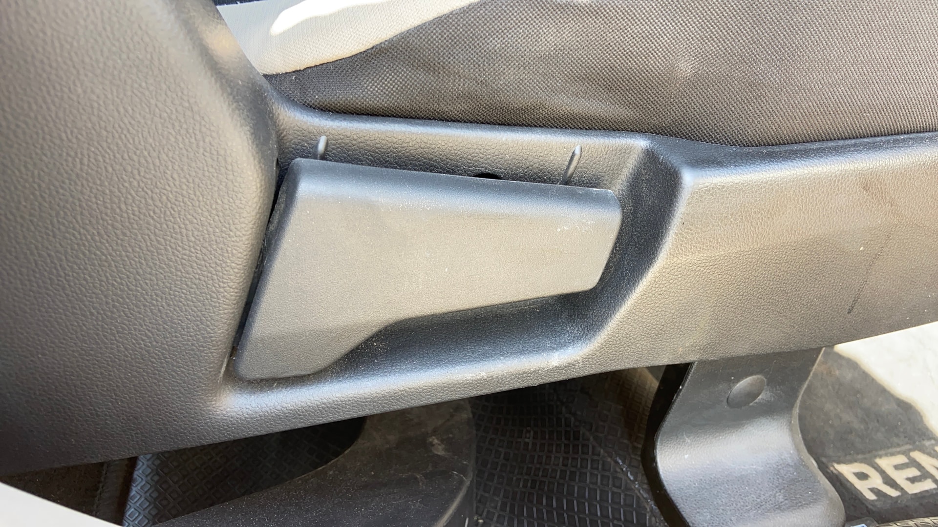 View 2021 Renault Triber RXE Image 19 Used 2021 Renault Triber RXE Image 19
