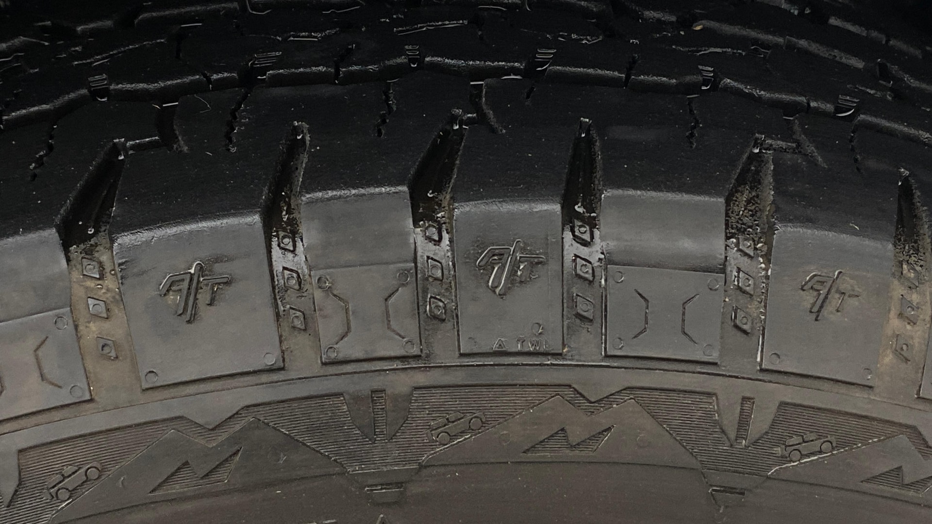 View 2025 Mahindra Thar Roxx AX3L Diesel 2WD MT Image 47 Used 2025 Mahindra Thar Roxx AX3L Diesel 2WD MT Image 47