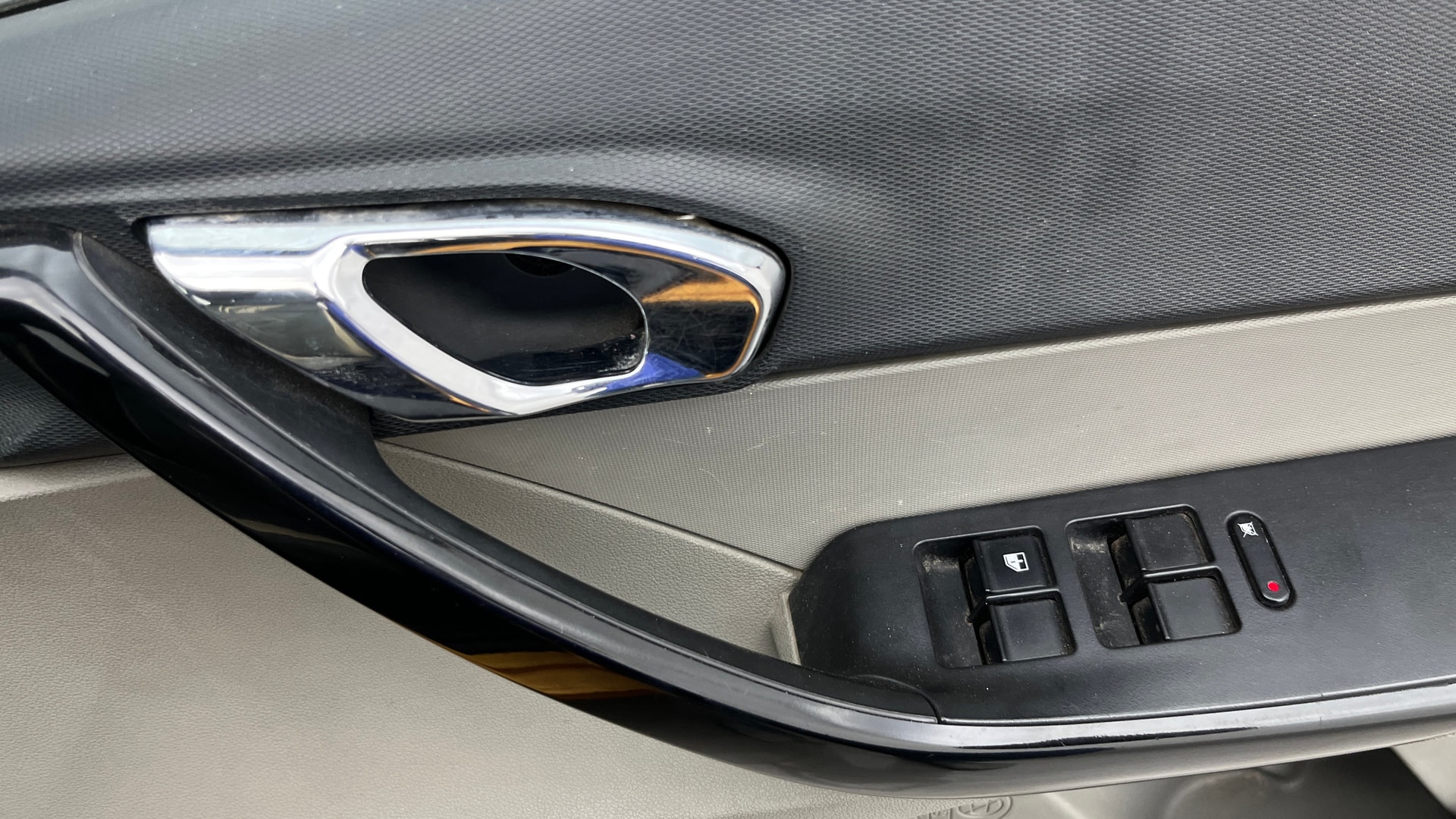 View 2018 Tata Tiago Revotorq XB Image 33 Used 2018 Tata Tiago Revotorq XB Image 33