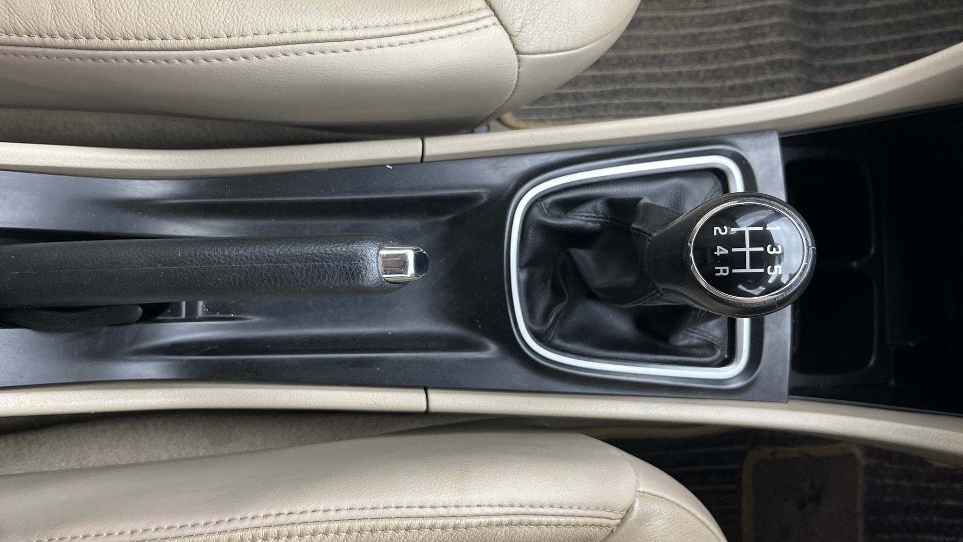 View 2019 Maruti Suzuki 1000 Base Variant Image 40 Used 2019 Maruti Suzuki 1000 Base Variant Image 40