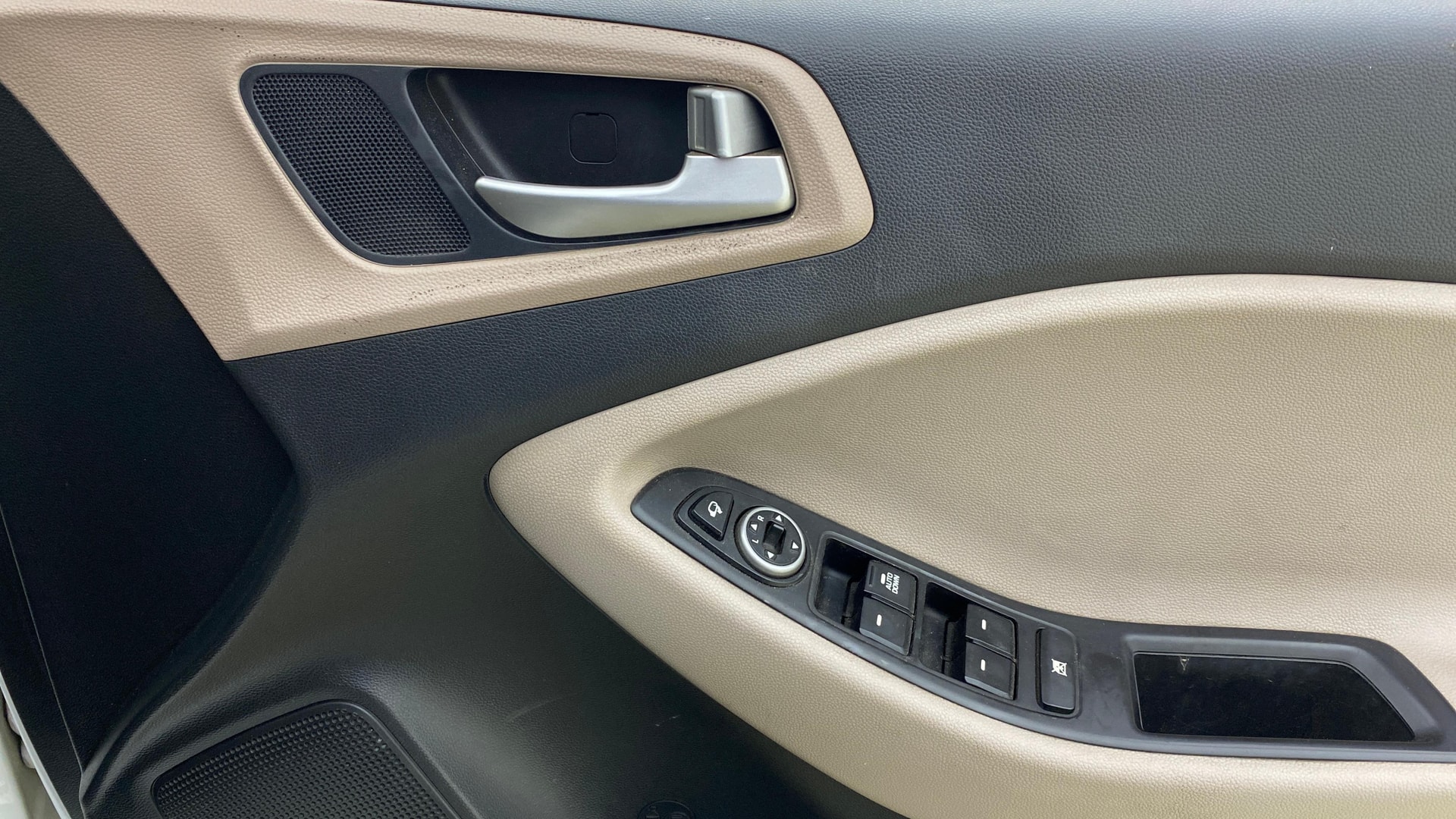 View 2020 Hyundai Elite i20 1.2 Sportz Plus Petrol Image 33 Used 2020 Hyundai Elite i20 1.2 Sportz Plus Petrol Image 33