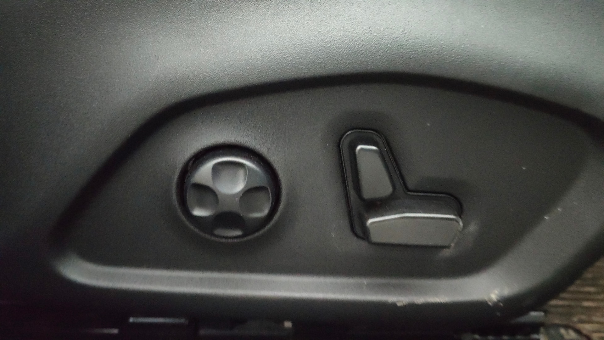 View 2023 Jeep Compass Limited (O)1.4 Multi AIR Petrol DDCT AT BS IV Image 19 Used 2023 Jeep Compass Limited (O)1.4 Multi AIR Petrol DDCT AT BS IV Image 19