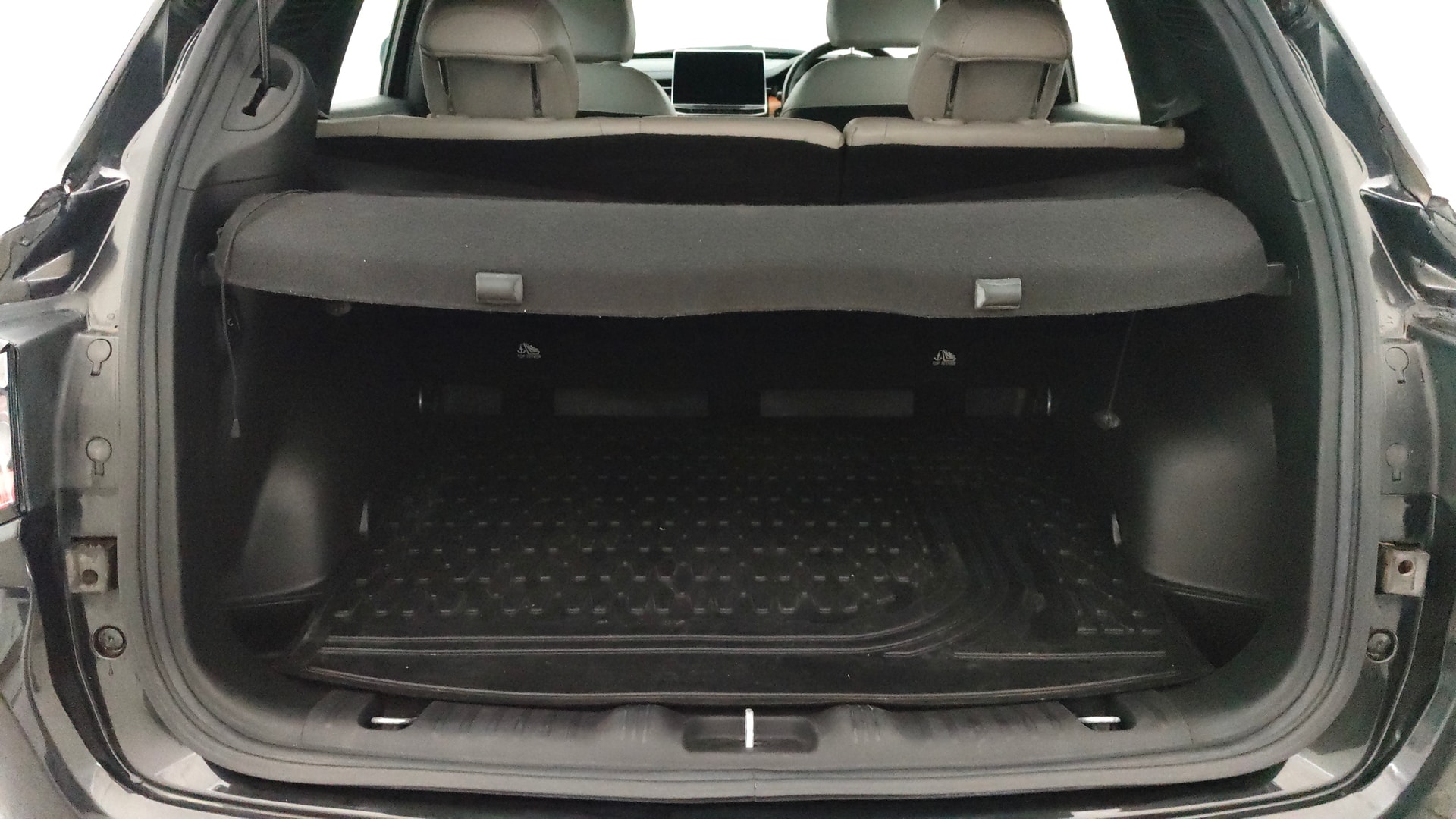 View 2023 Jeep Compass Limited (O)1.4 Multi AIR Petrol DDCT AT BS IV Image 11 Used 2023 Jeep Compass Limited (O)1.4 Multi AIR Petrol DDCT AT BS IV Image 11