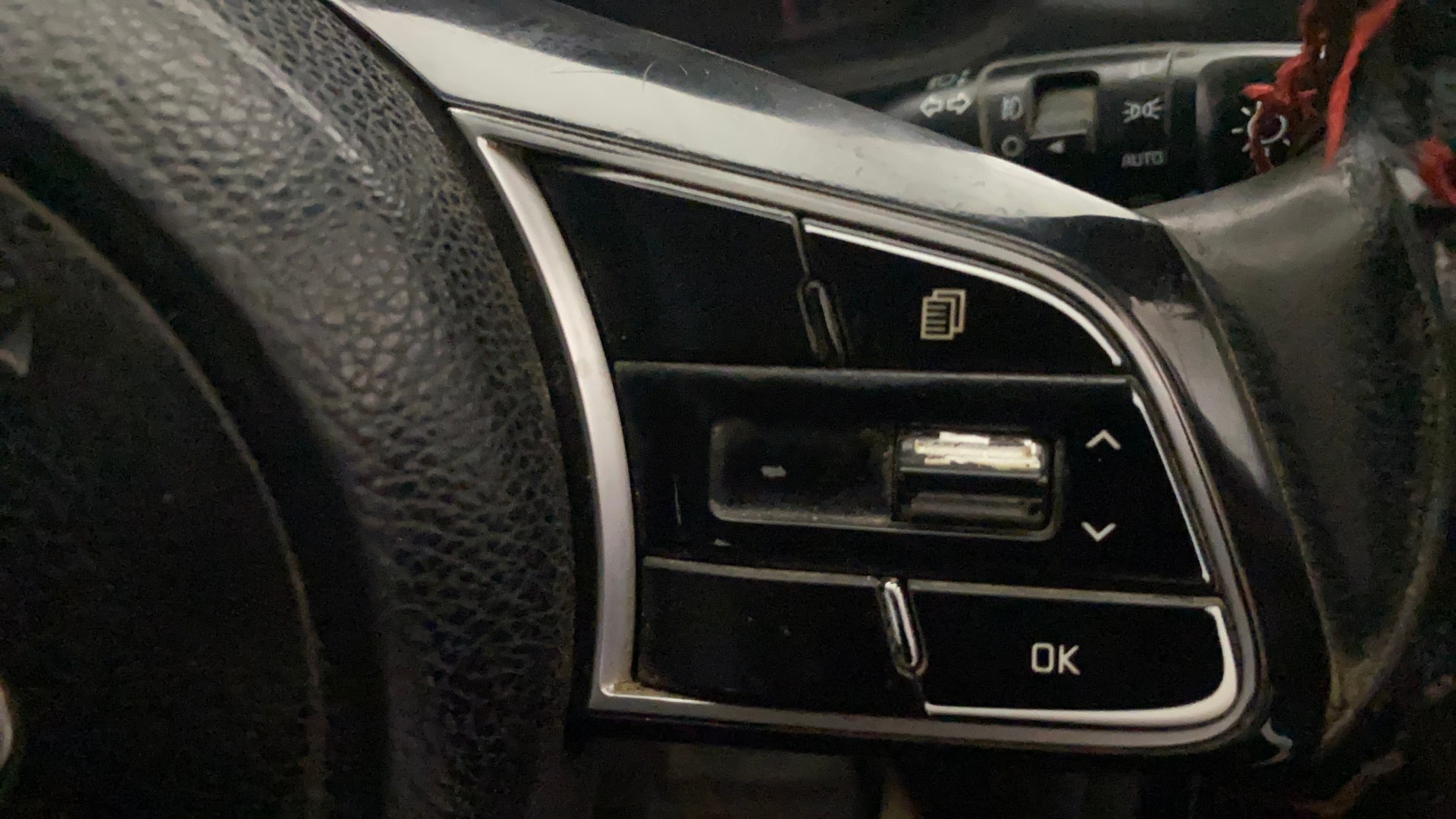 View 2020 Kia Sonet HTK Plus iMT Petrol Image 3 Used 2020 Kia Sonet HTK Plus iMT Petrol Image 3