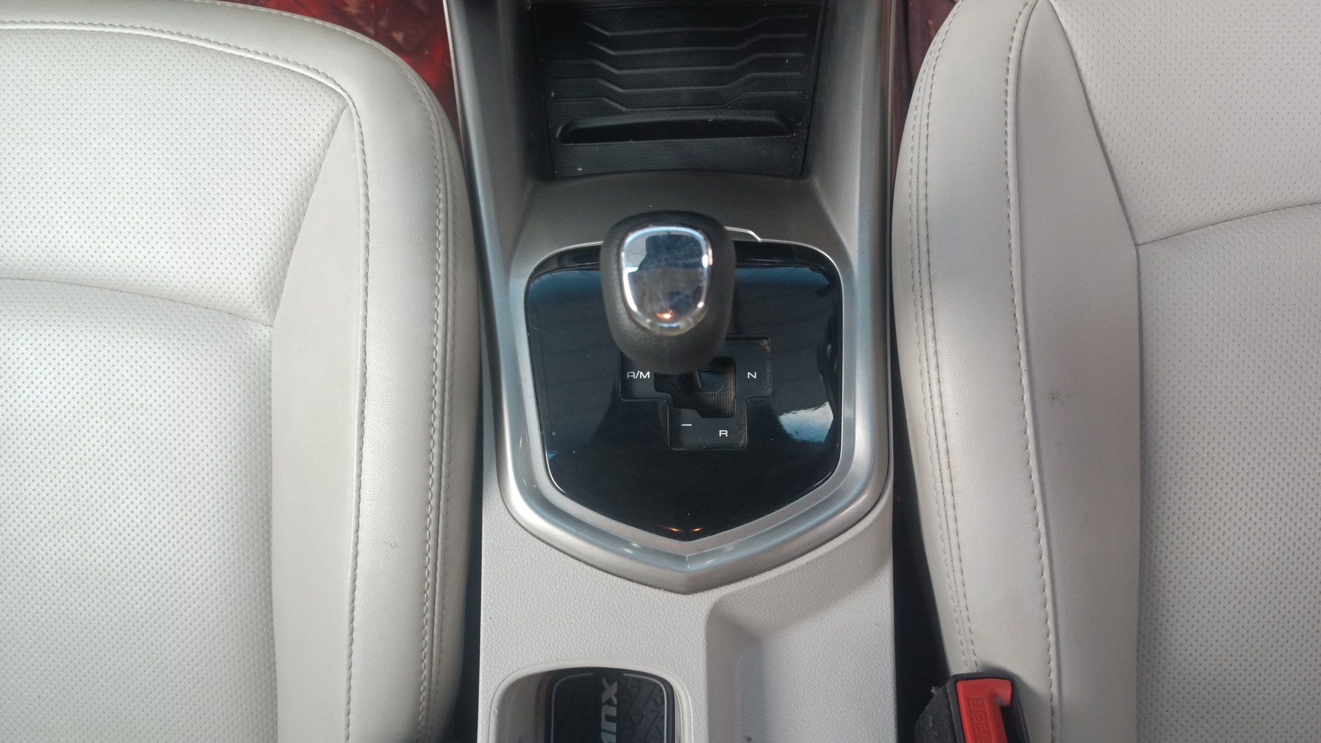 View 2021 Mahindra XUV300 W4 Petrol BS IV Image 43 Used 2021 Mahindra XUV300 W4 Petrol BS IV Image 43
