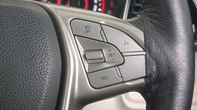 View Mahindra XUV300 Image 3 Used Mahindra XUV300 Image 3