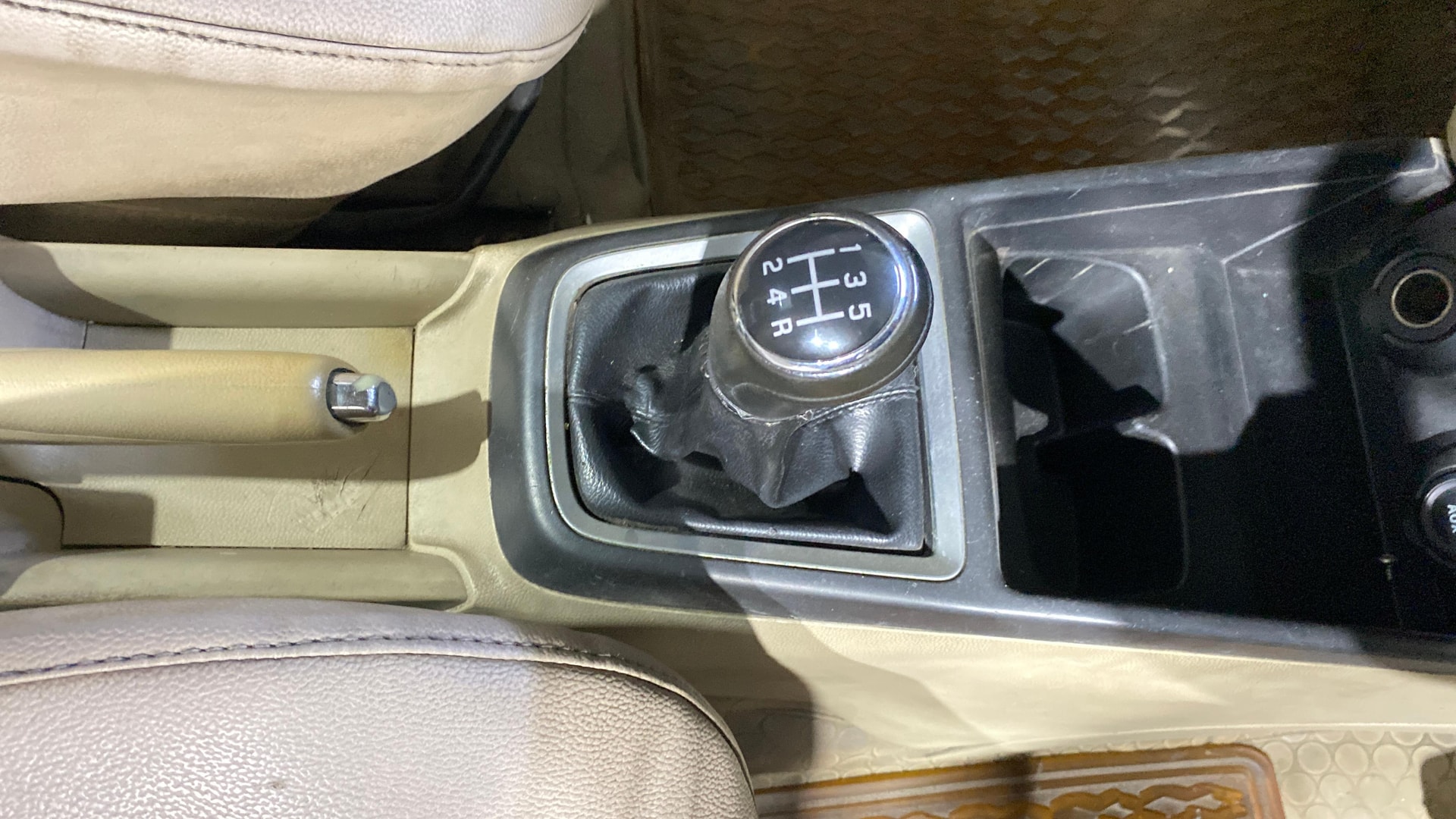 View 2017 Maruti Suzuki 1000 Base Variant Image 37 Used 2017 Maruti Suzuki 1000 Base Variant Image 37