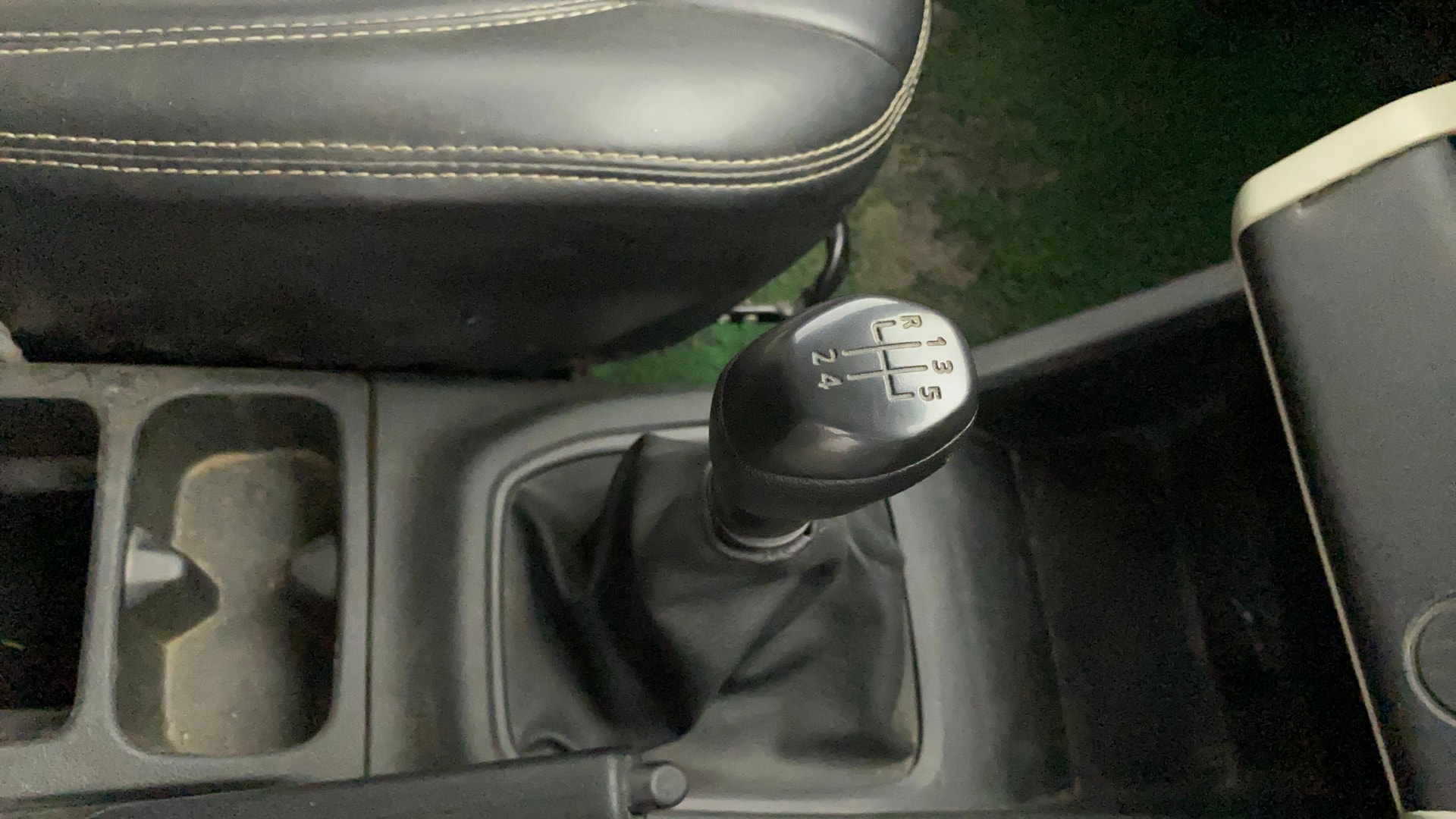 View 2023 Renault Triber RXE Image 39 Used 2023 Renault Triber RXE Image 39