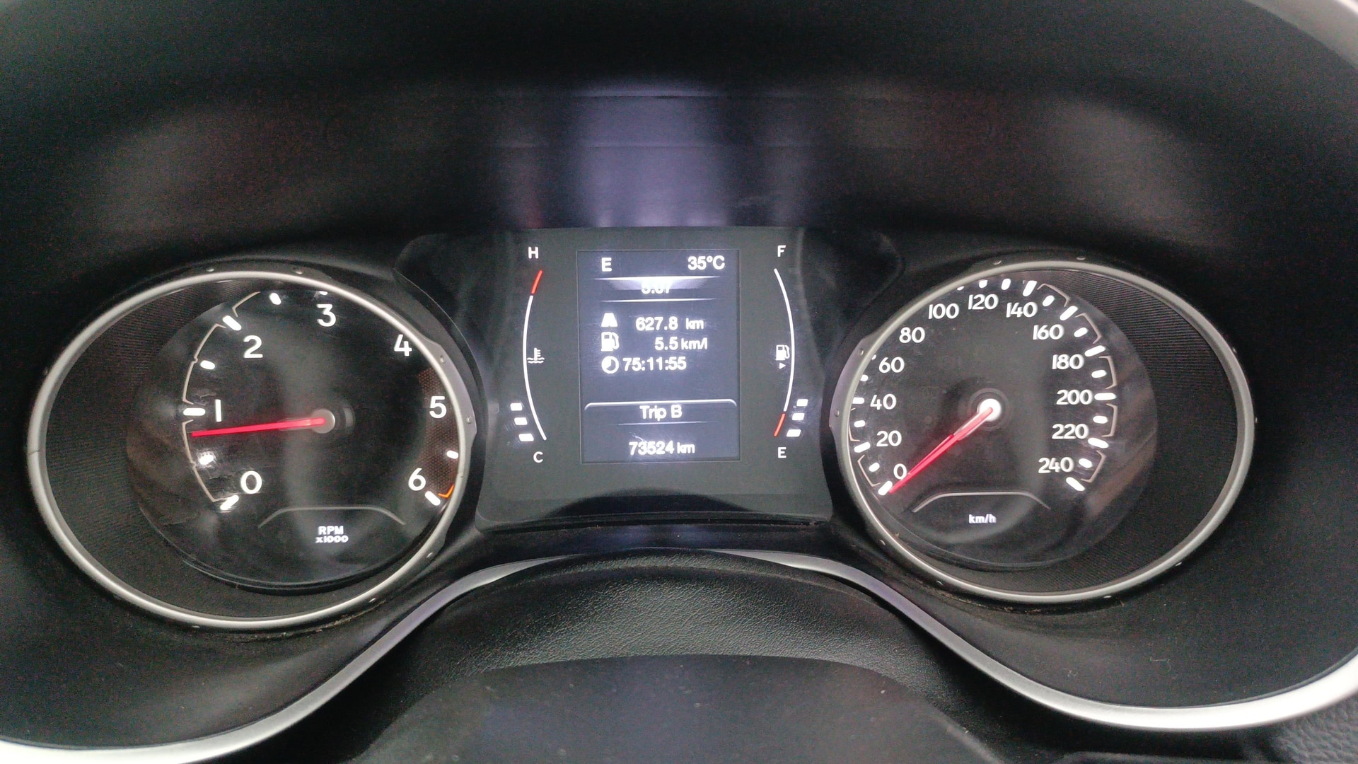 View 2017 Jeep Compass Longitude (O) 2.0 Diesel MT Image 20 Used 2017 Jeep Compass Longitude (O) 2.0 Diesel MT Image 20