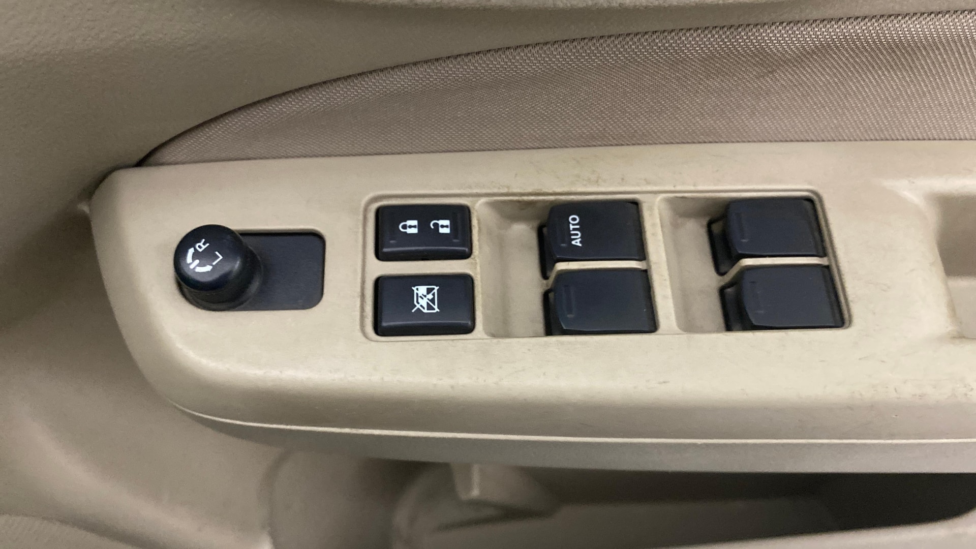 View 2016 Maruti Suzuki 1000 Base Variant Image 33 Used 2016 Maruti Suzuki 1000 Base Variant Image 33