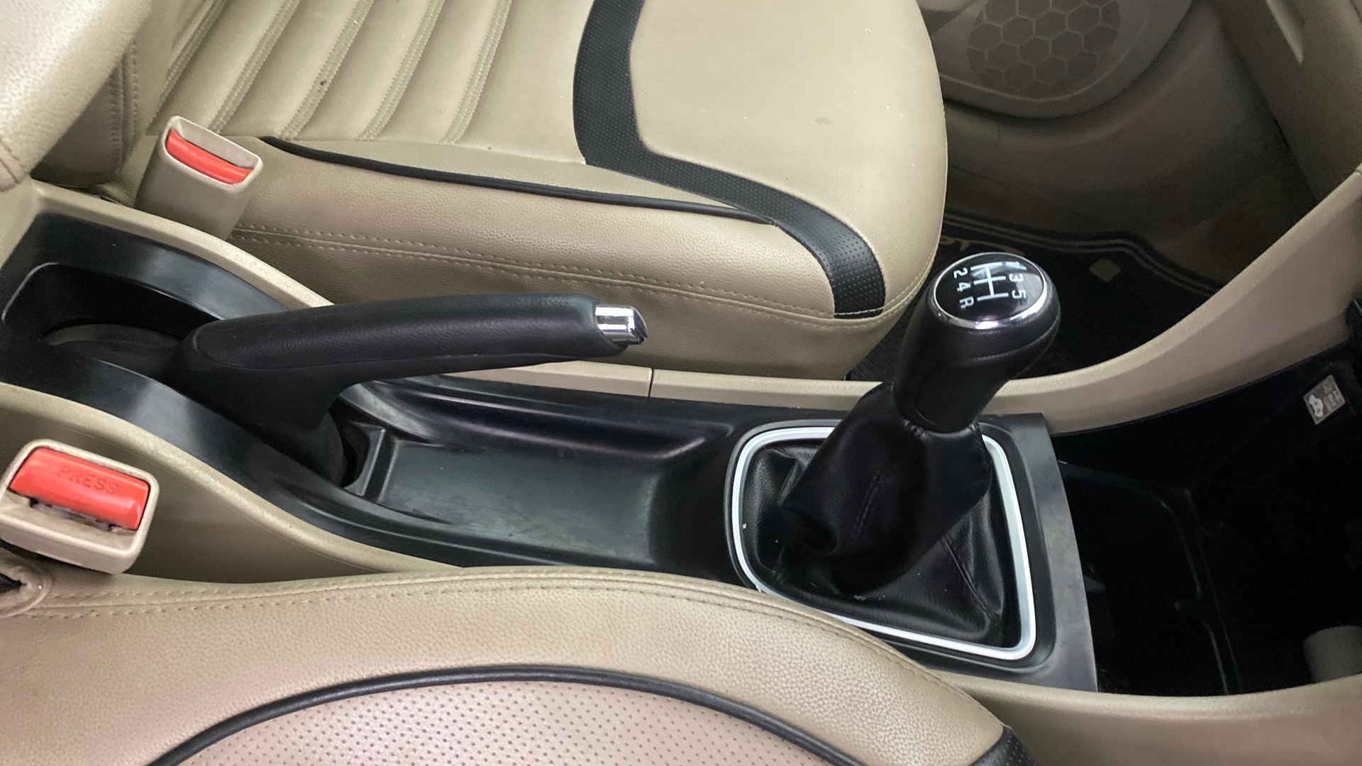 View 2016 Maruti Suzuki 1000 Base Variant Image 38 Used 2016 Maruti Suzuki 1000 Base Variant Image 38