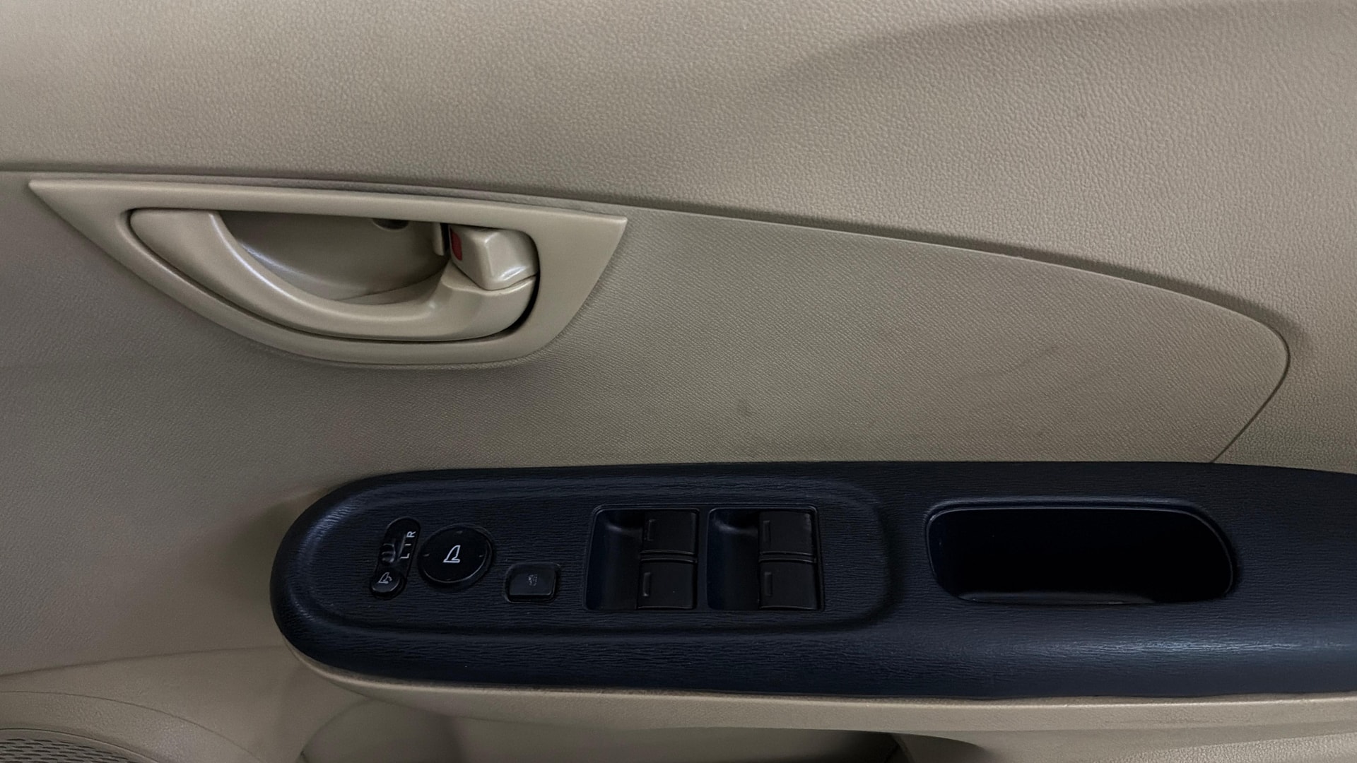 View 2015 Honda Amaze E MT Petrol BS IV Image 32 Used 2015 Honda Amaze E MT Petrol BS IV Image 32
