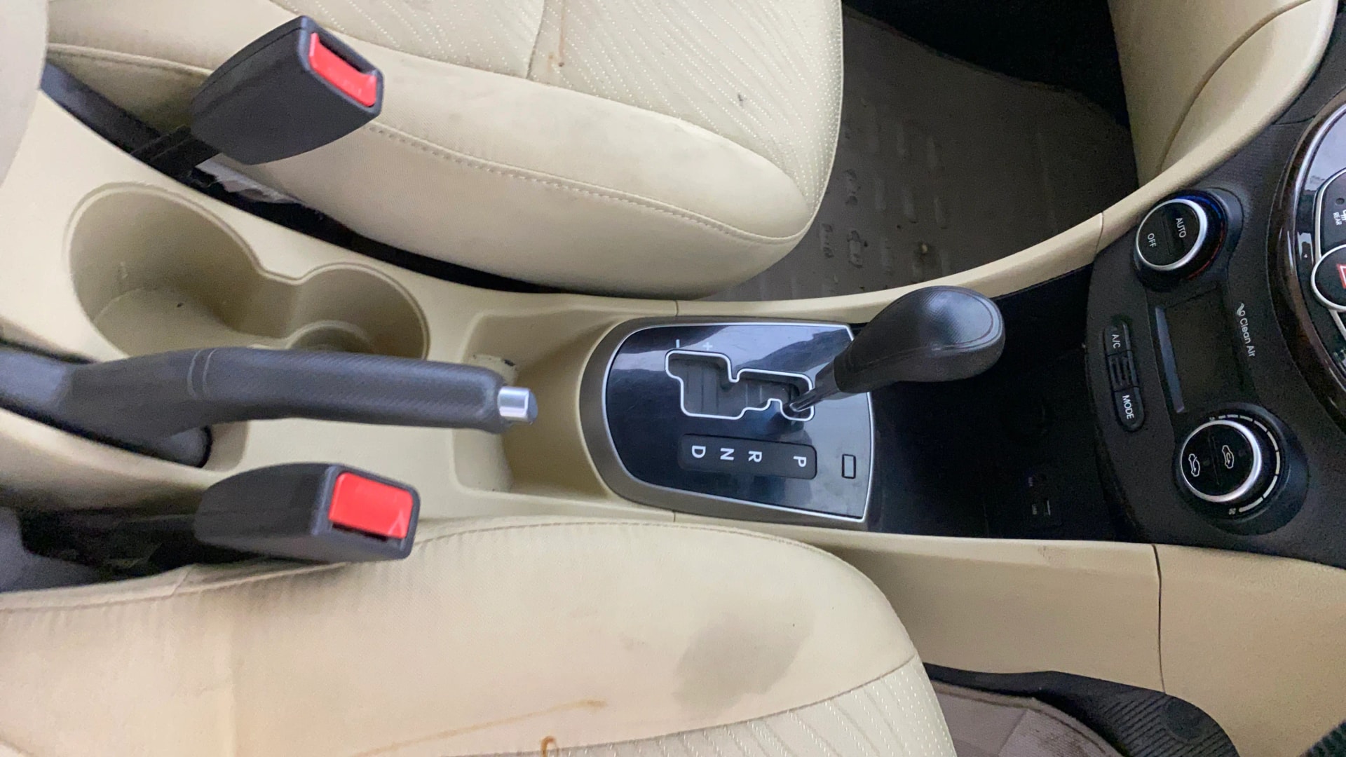 View 2016 Hyundai Verna 1.6 VTVT SX (2010) Image 38 Used 2016 Hyundai Verna 1.6 VTVT SX (2010) Image 38