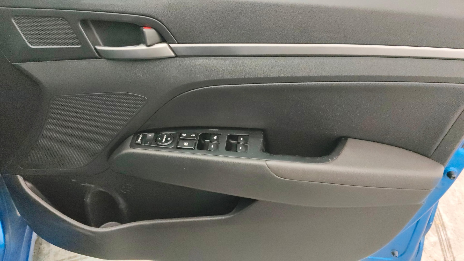 View 2017 Hyundai Elantra 1.6 CRDi S Image 35 Used 2017 Hyundai Elantra 1.6 CRDi S Image 35