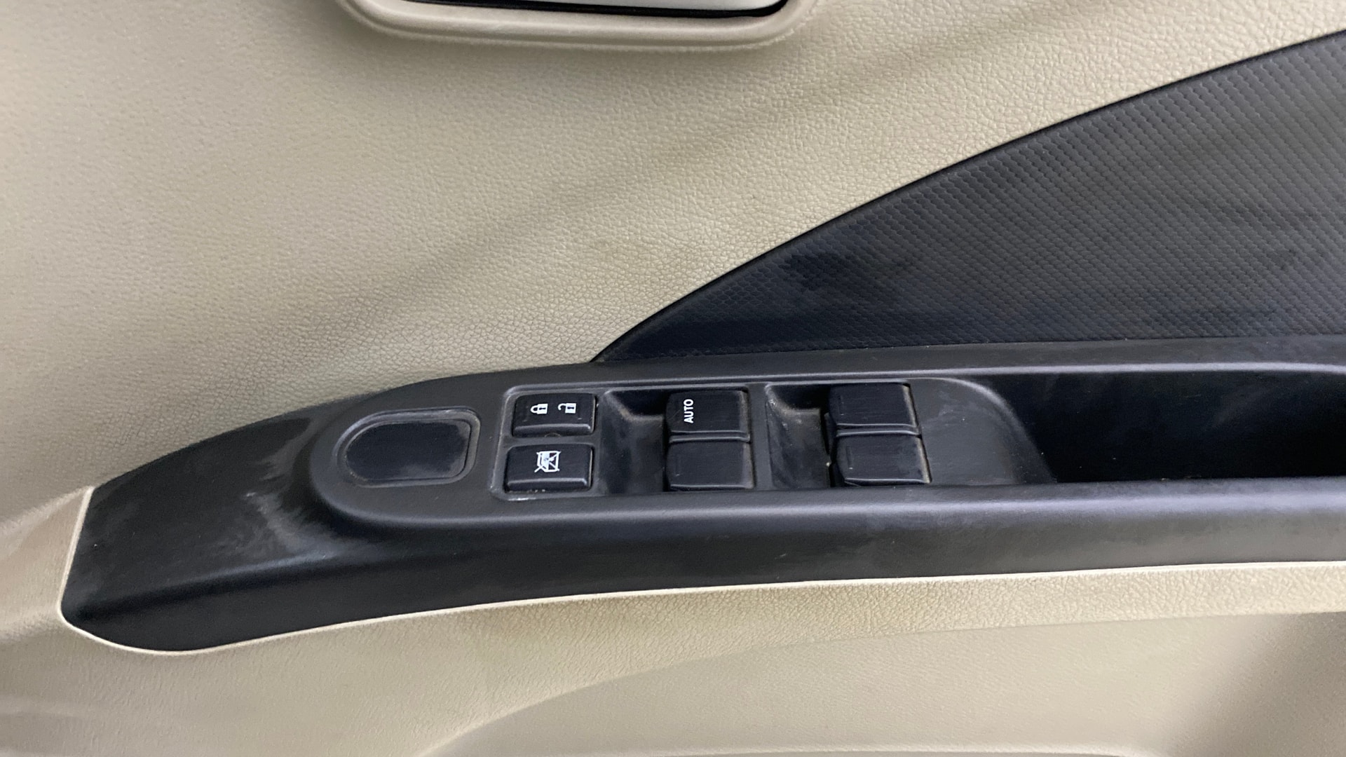 View 2015 Maruti Suzuki 1000 Base Variant Image 33 Used 2015 Maruti Suzuki 1000 Base Variant Image 33