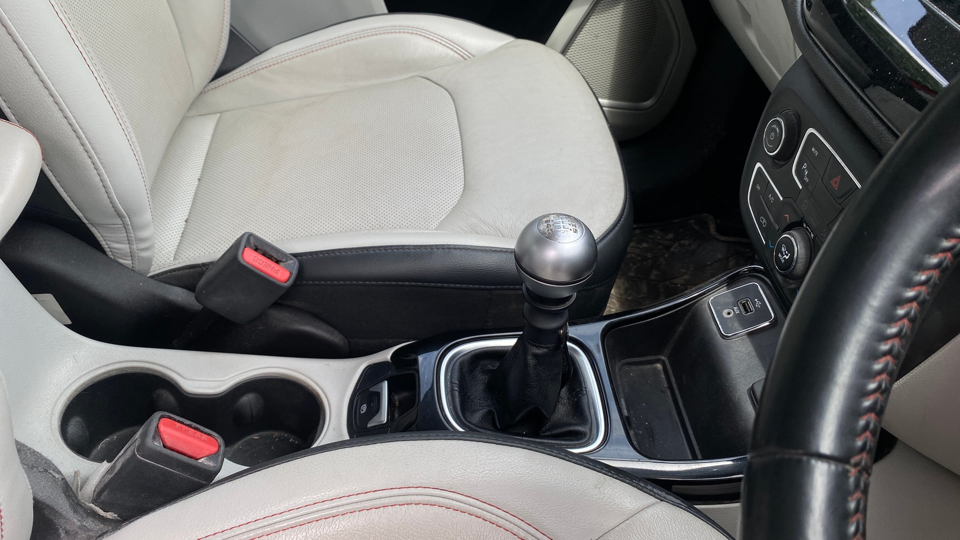 View 2019 Jeep Compass Limited 4X4 2.0 Diesel BS IV Image 39 Used 2019 Jeep Compass Limited 4X4 2.0 Diesel BS IV Image 39