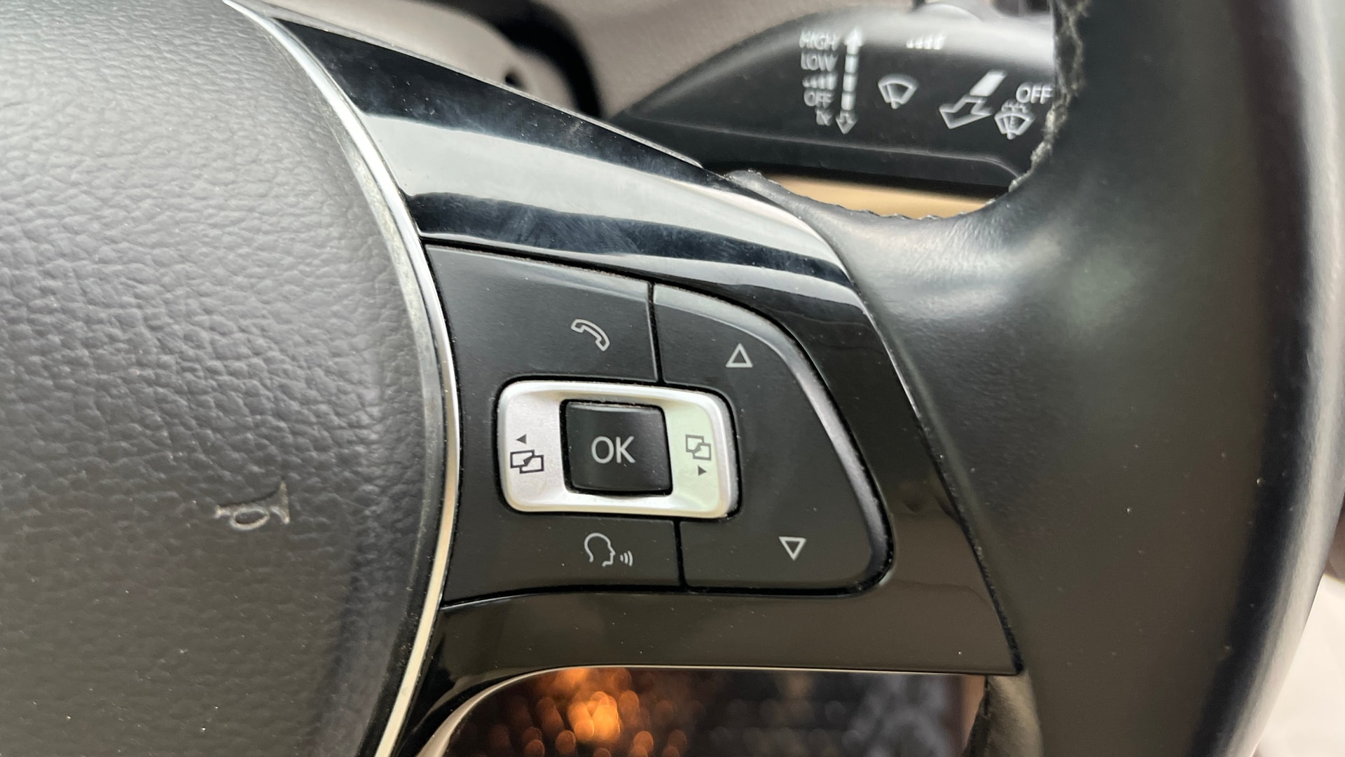 View 2021 Volkswagen Vento 1.2 L TSI Comfortline Petrol AT Image 3 Used 2021 Volkswagen Vento 1.2 L TSI Comfortline Petrol AT Image 3