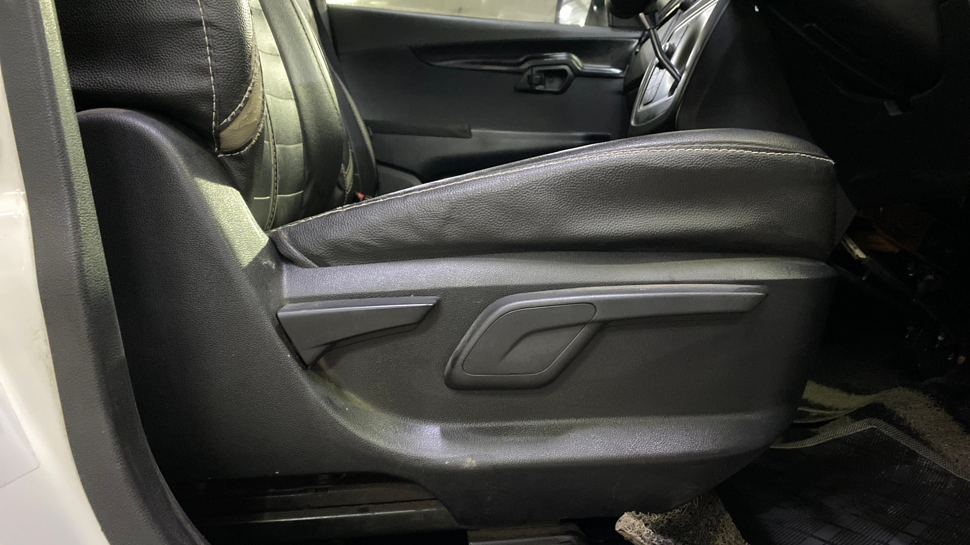 View 2018 Mahindra KUV100 K2 Petrol BS IV Image 18 Used 2018 Mahindra KUV100 K2 Petrol BS IV Image 18