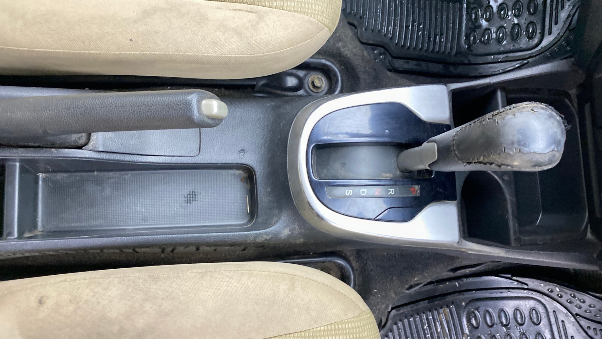 View 2015 Honda Jazz E MT Diesel Image 38 Used 2015 Honda Jazz E MT Diesel Image 38