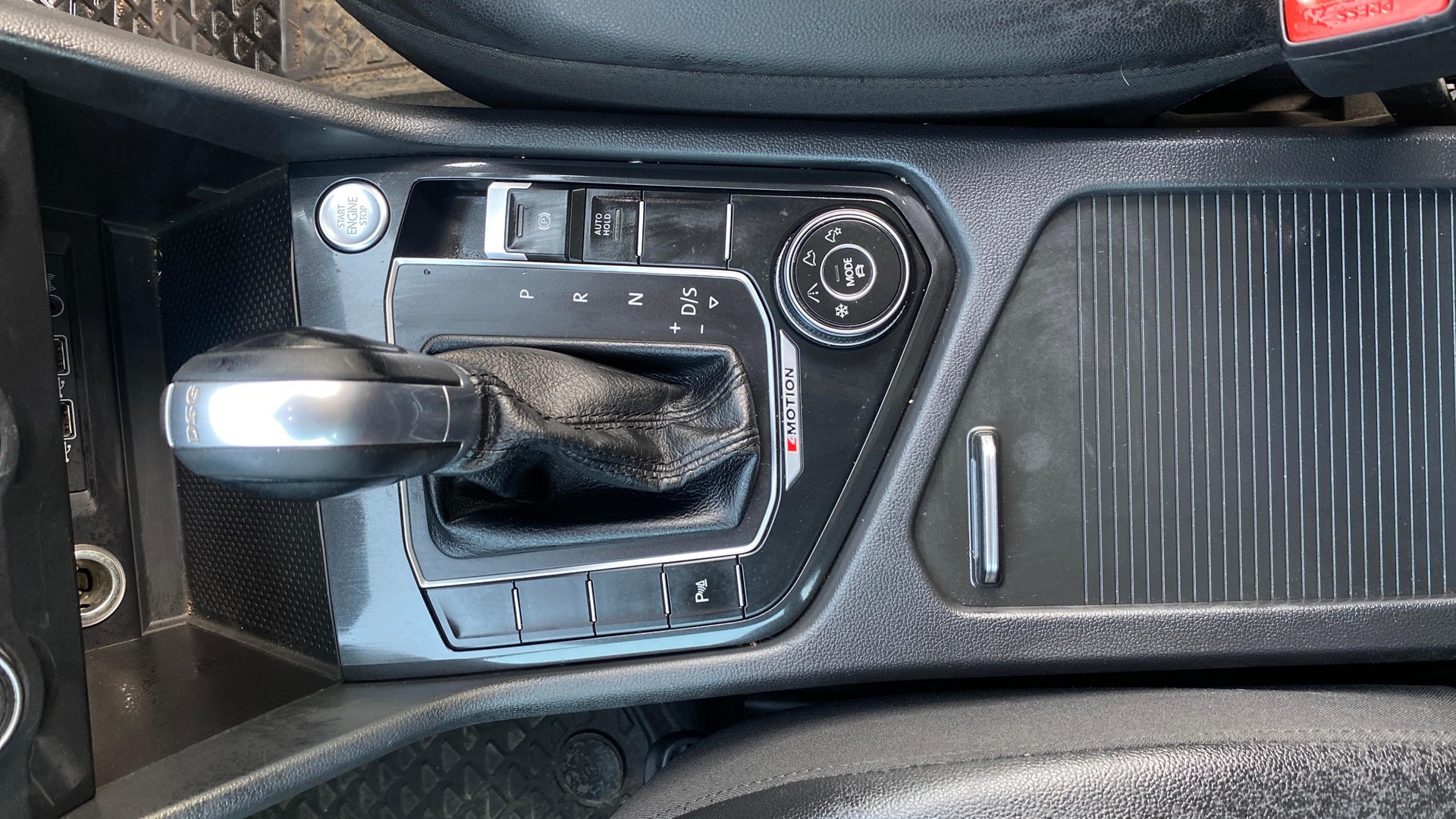 View 2018 Volkswagen Tiguan DSG 4MOTION Comfortline Image 43 Used 2018 Volkswagen Tiguan DSG 4MOTION Comfortline Image 43