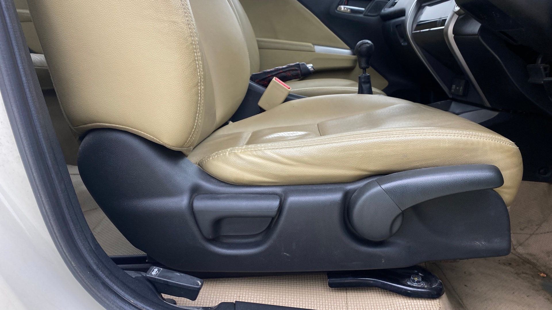 View 2015 Honda City ZX MT Diesel Anniversary Edition Image 19 Used 2015 Honda City ZX MT Diesel Anniversary Edition Image 19