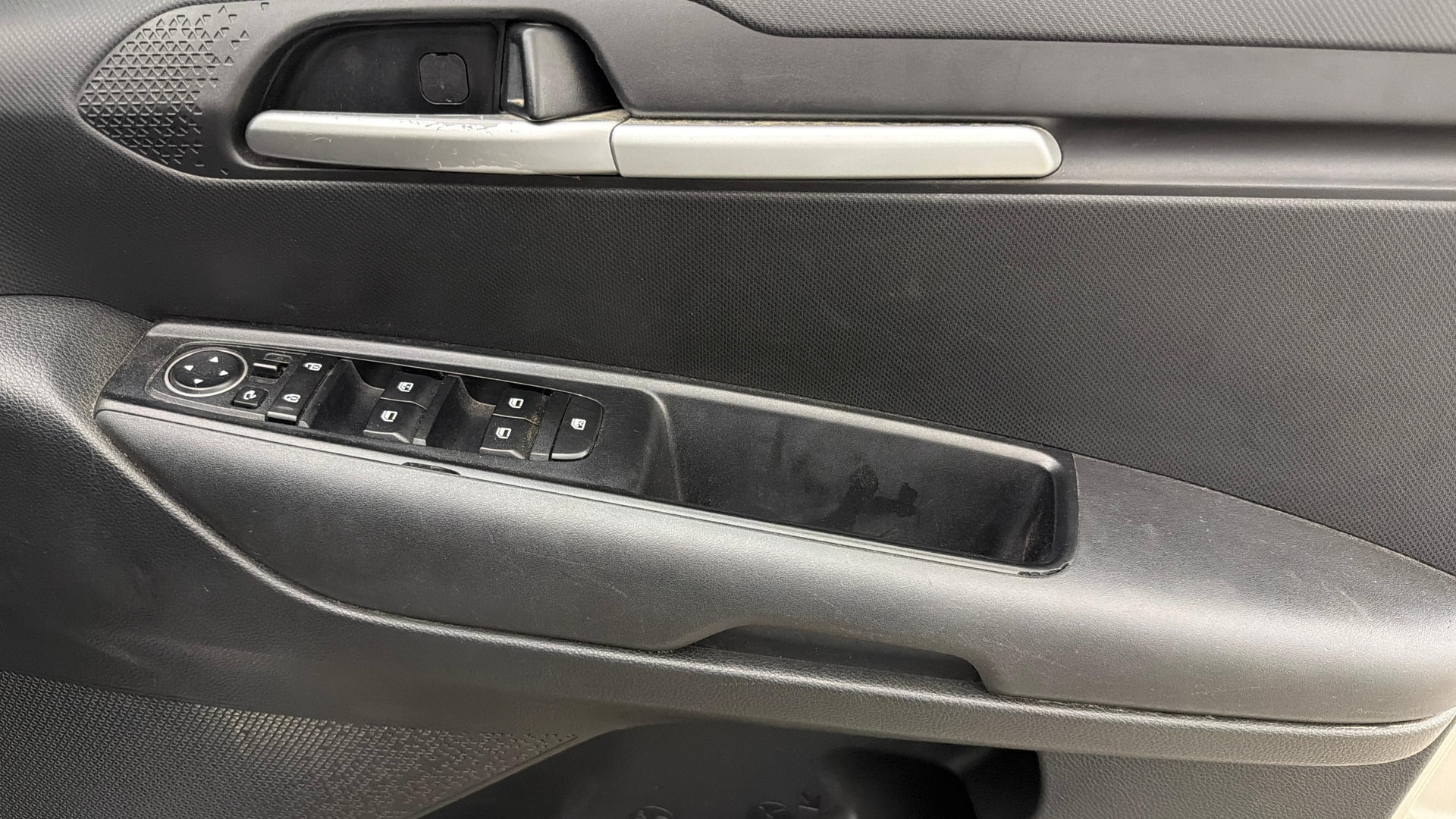 View 2023 Kia Sonet HTK Plus Petrol Image 34 Used 2023 Kia Sonet HTK Plus Petrol Image 34