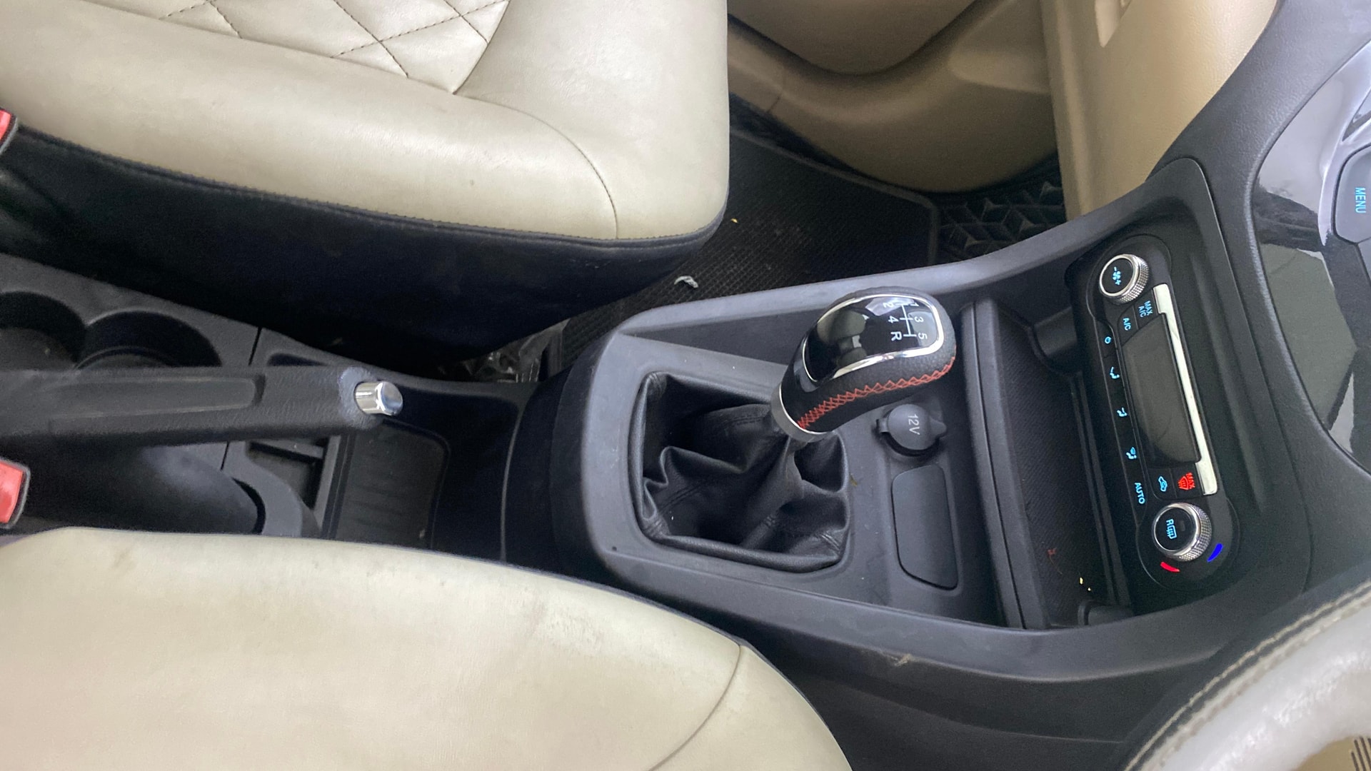 View 2017 Ford Figo Aspire 1.2P Ambiente MT BS IV Image 37 Used 2017 Ford Figo Aspire 1.2P Ambiente MT BS IV Image 37