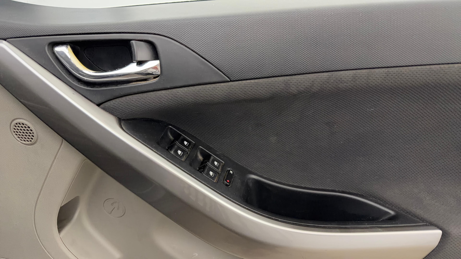 View 2018 Tata Nexon Revotron XE Image 33 Used 2018 Tata Nexon Revotron XE Image 33