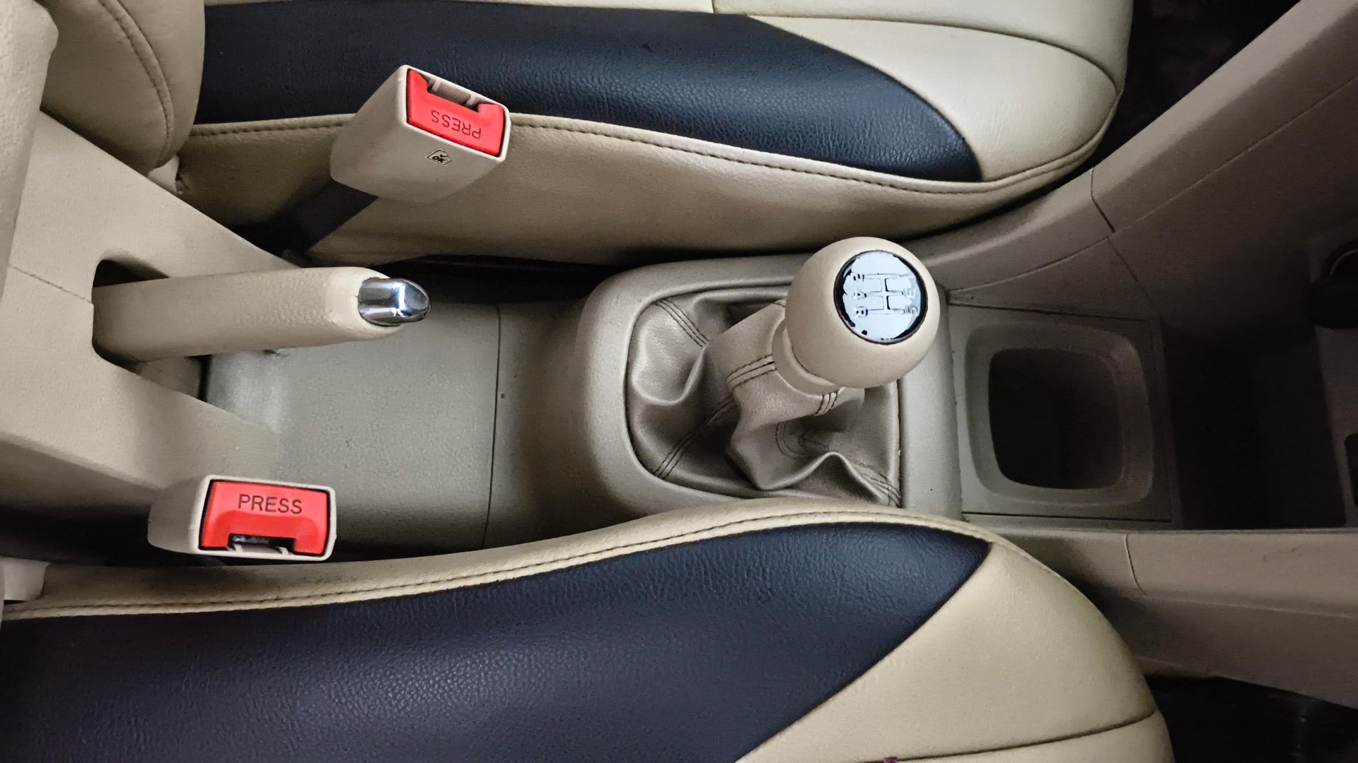 View 2015 Maruti Suzuki 1000 Base Variant Image 38 Used 2015 Maruti Suzuki 1000 Base Variant Image 38