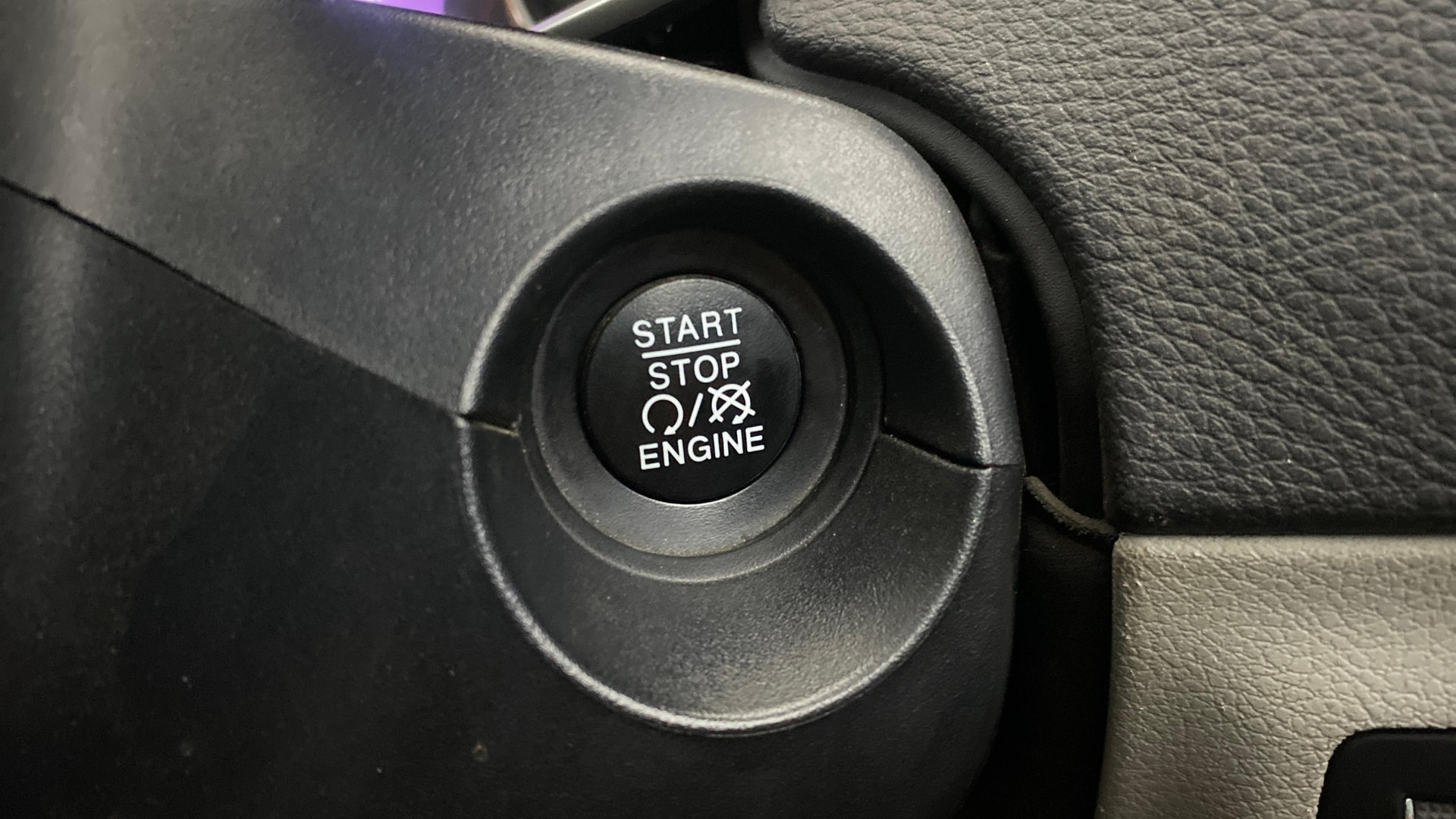 View 2019 Jeep Compass Limited 1.4 Multi AIR Petrol DDCT AT BS IV Image 34 Used 2019 Jeep Compass Limited 1.4 Multi AIR Petrol DDCT AT BS IV Image 34