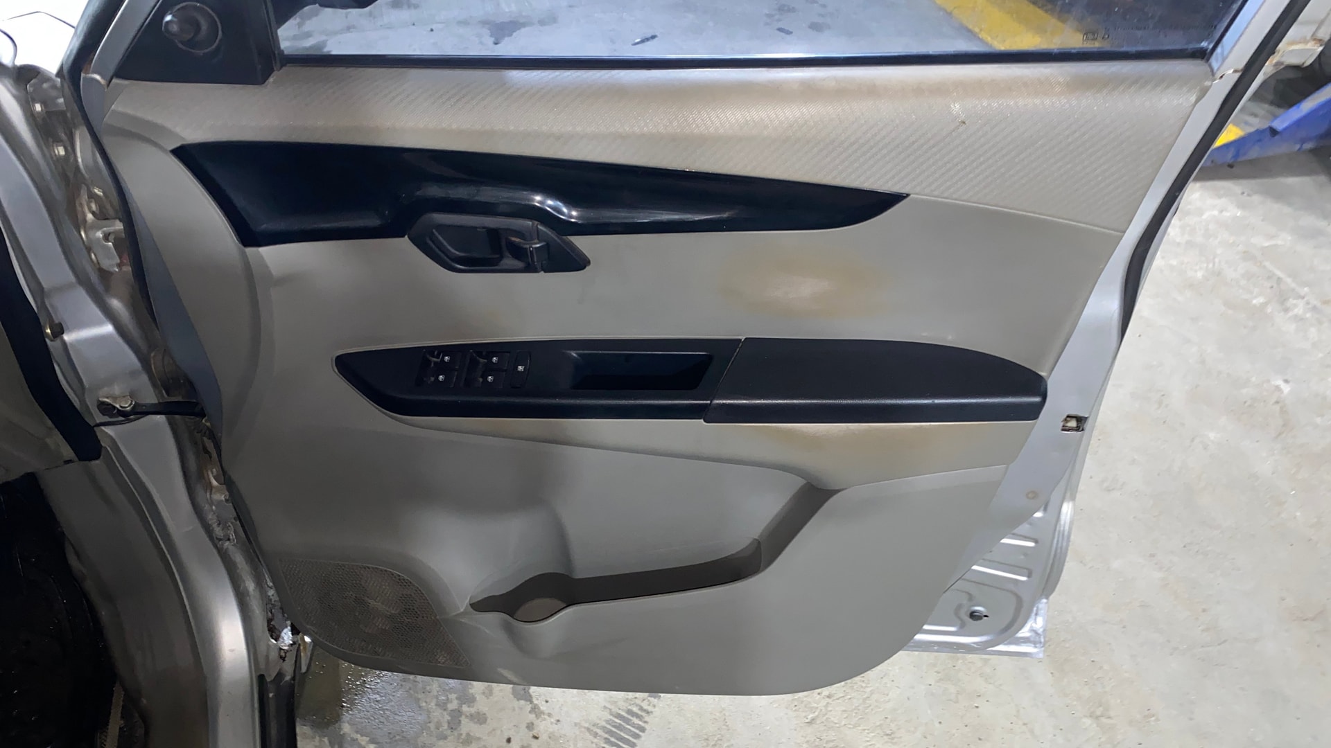 View 2016 Mahindra KUV100 K4 Plus Petrol 6 Seater BS IV Image 32 Used 2016 Mahindra KUV100 K4 Plus Petrol 6 Seater BS IV Image 32