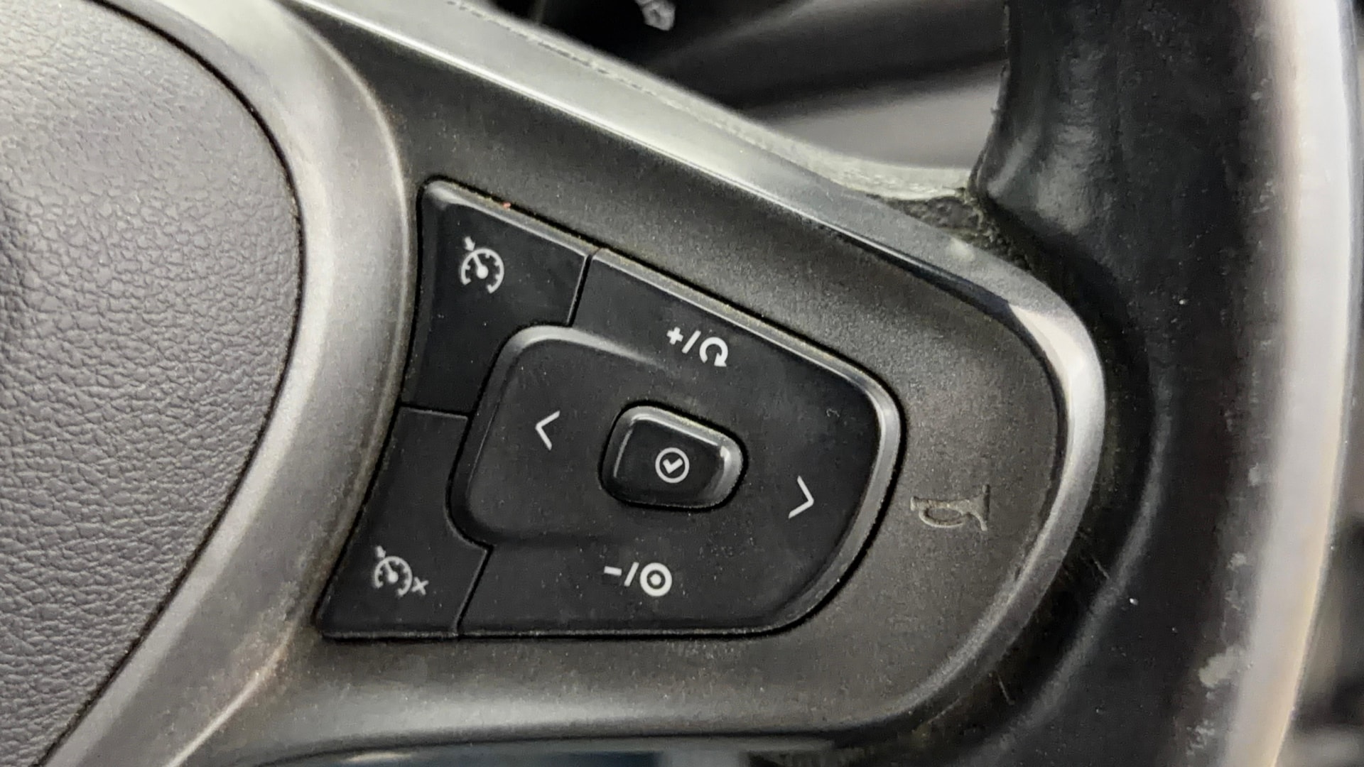 View 2022 Tata Altroz XZ Petrol Image 3 Used 2022 Tata Altroz XZ Petrol Image 3