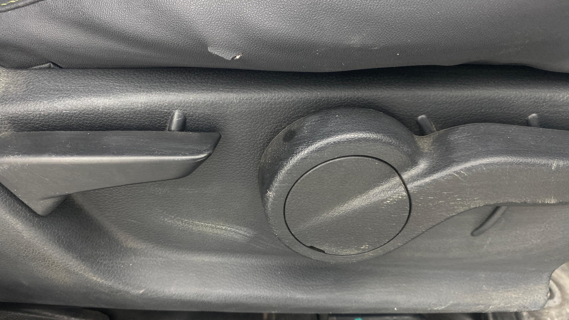 View 2021 Mahindra Thar AX Standard Manual Soft Top 6 Seater Image 19 Used 2021 Mahindra Thar AX Standard Manual Soft Top 6 Seater Image 19