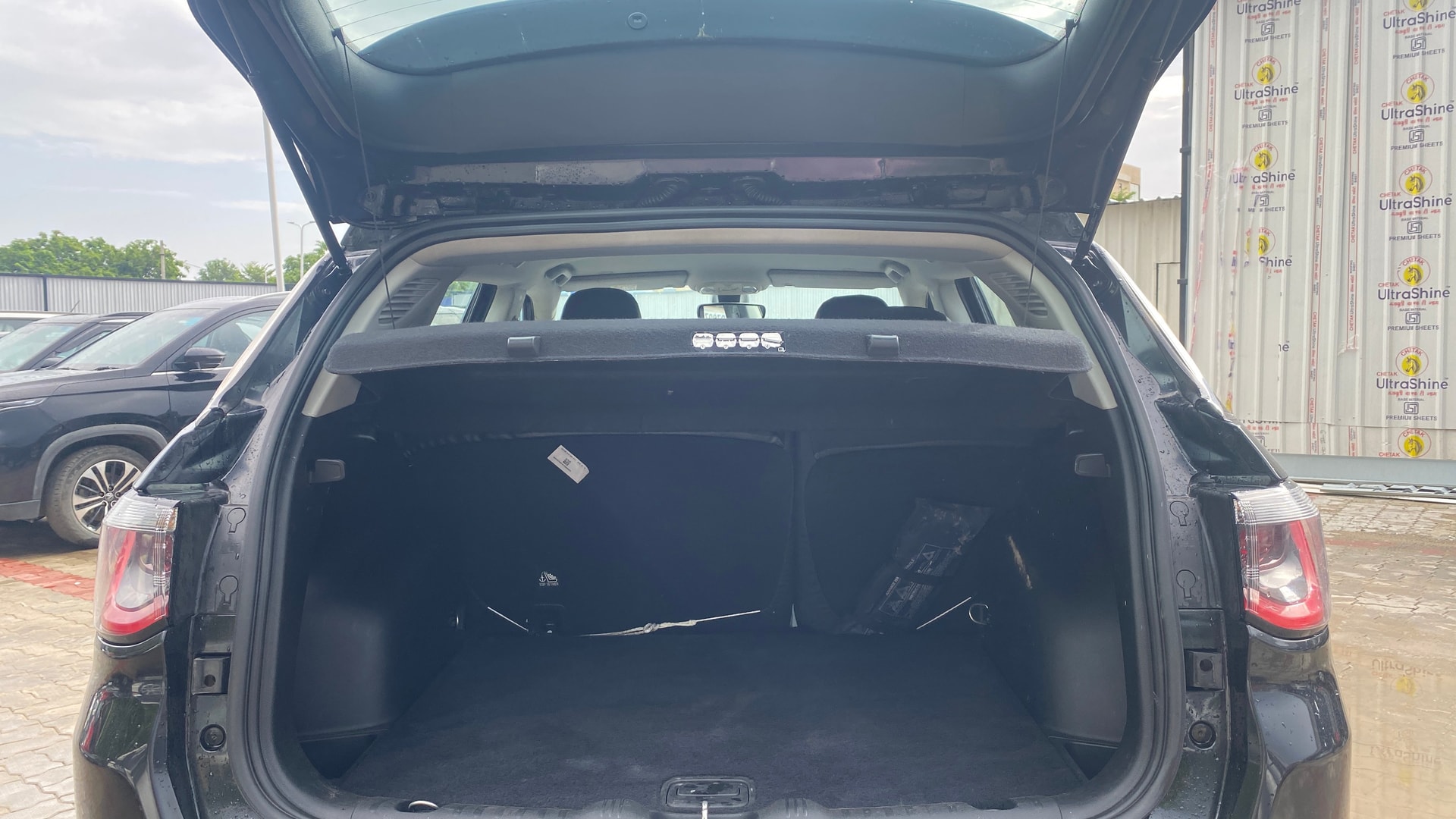View 2018 Jeep Compass Limited 1.4 Multi AIR Petrol DDCT AT BS IV Image 10 Used 2018 Jeep Compass Limited 1.4 Multi AIR Petrol DDCT AT BS IV Image 10