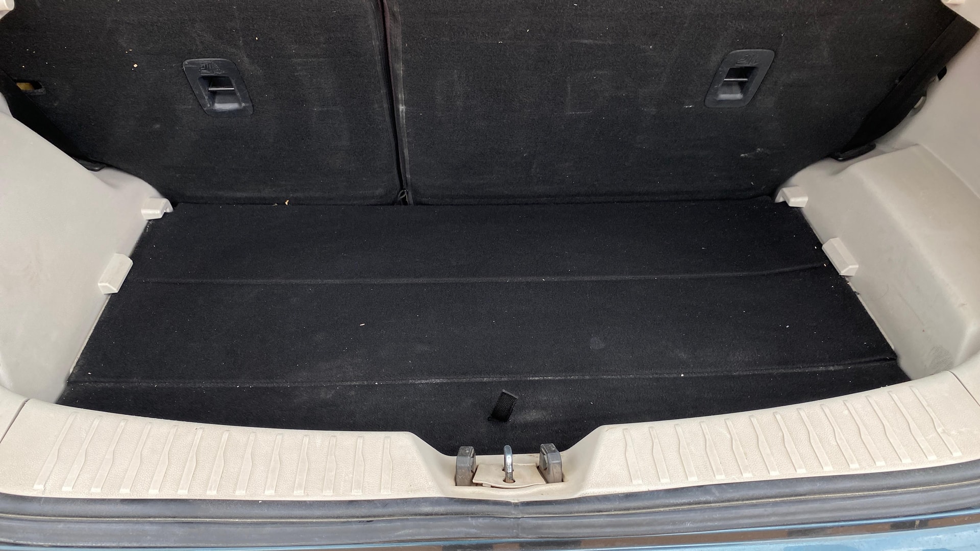 View 2019 Mahindra XUV300 W4 Petrol BS IV Image 11 Used 2019 Mahindra XUV300 W4 Petrol BS IV Image 11