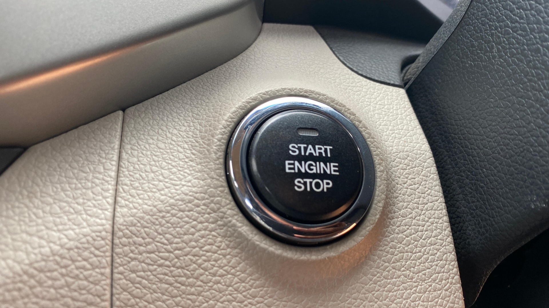 View 2019 Mahindra XUV300 W4 Petrol BS IV Image 35 Used 2019 Mahindra XUV300 W4 Petrol BS IV Image 35