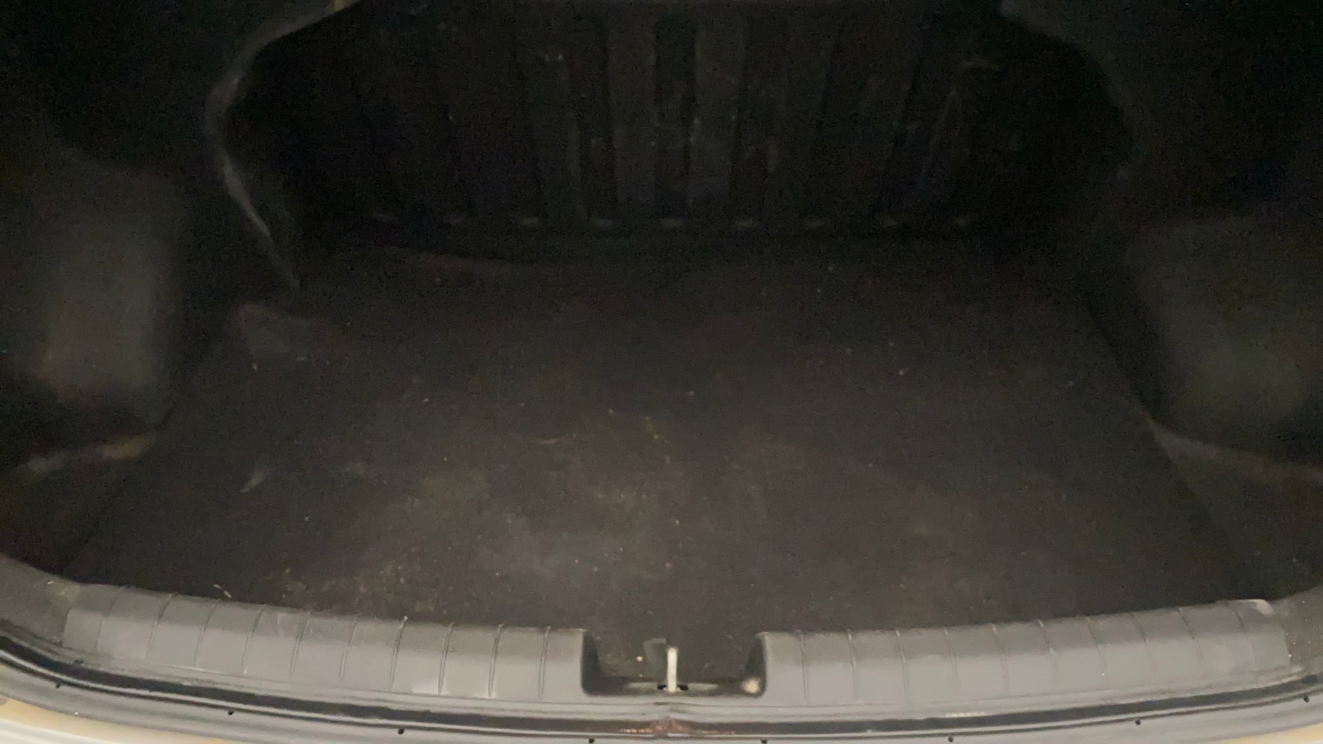View 2015 Hyundai Xcent S Diesel Image 10 Used 2015 Hyundai Xcent S Diesel Image 10