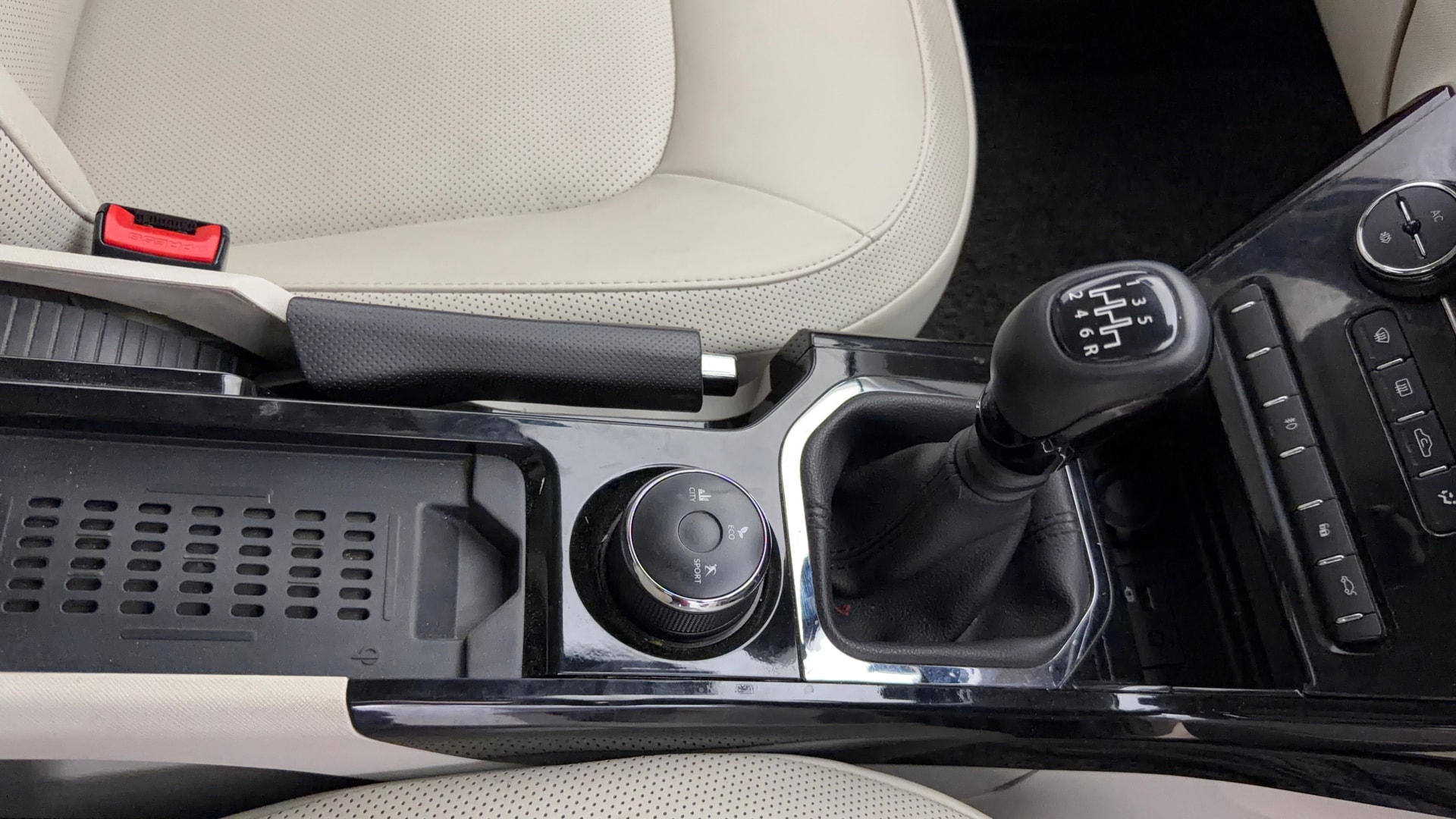 View 2024 Tata Nexon Revotron XE Image 40 Used 2024 Tata Nexon Revotron XE Image 40