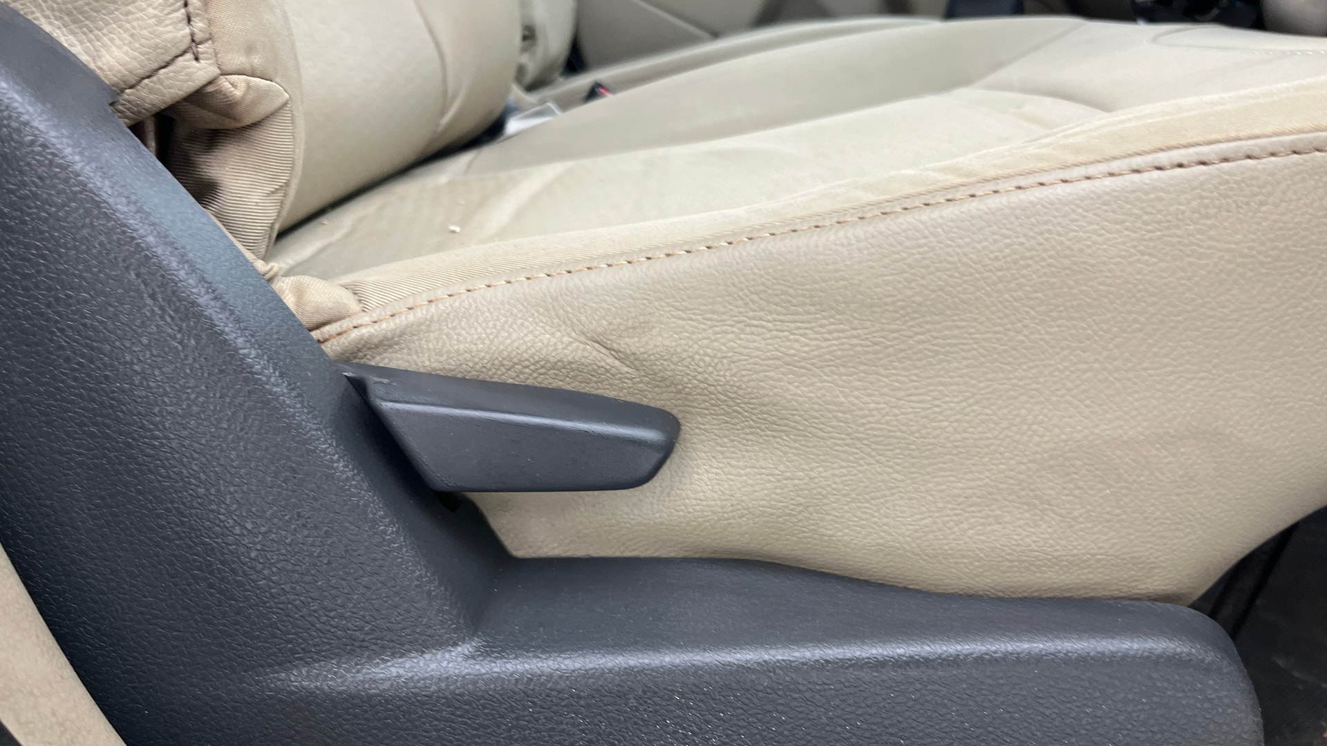 View 2015 Nissan Terrano XL D (O) Image 18 Used 2015 Nissan Terrano XL D (O) Image 18
