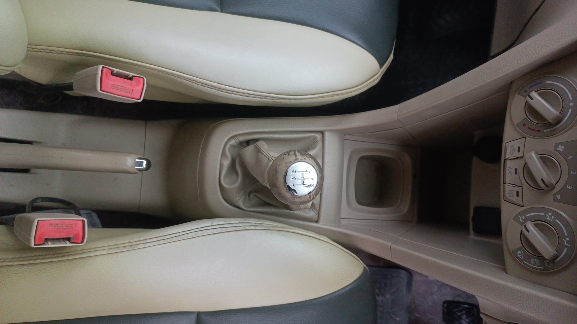 View 2015 Maruti Suzuki 1000 Base Variant Image 39 Used 2015 Maruti Suzuki 1000 Base Variant Image 39