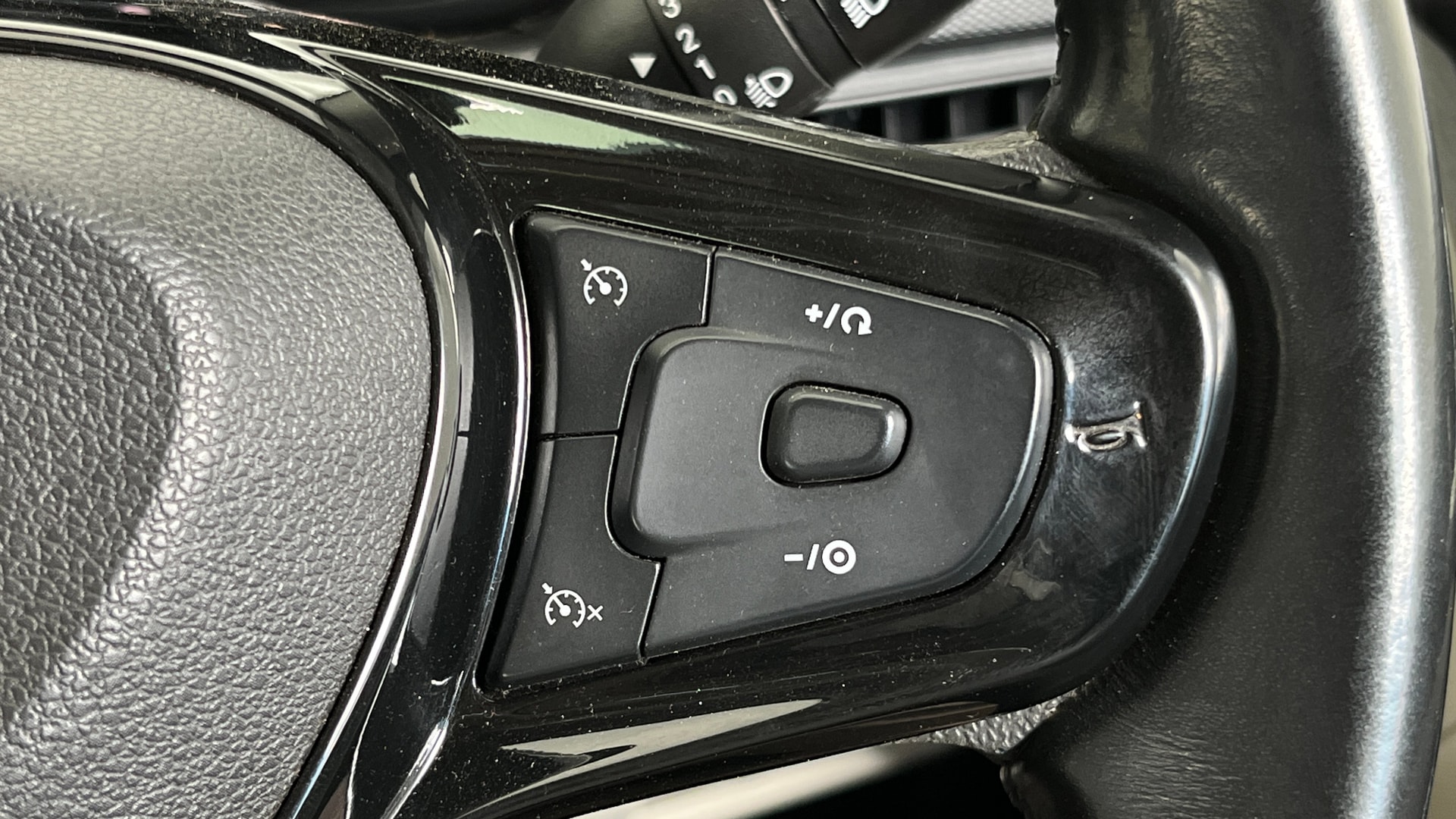 View 2022 Tata Nexon Revotron XE Image 3 Used 2022 Tata Nexon Revotron XE Image 3