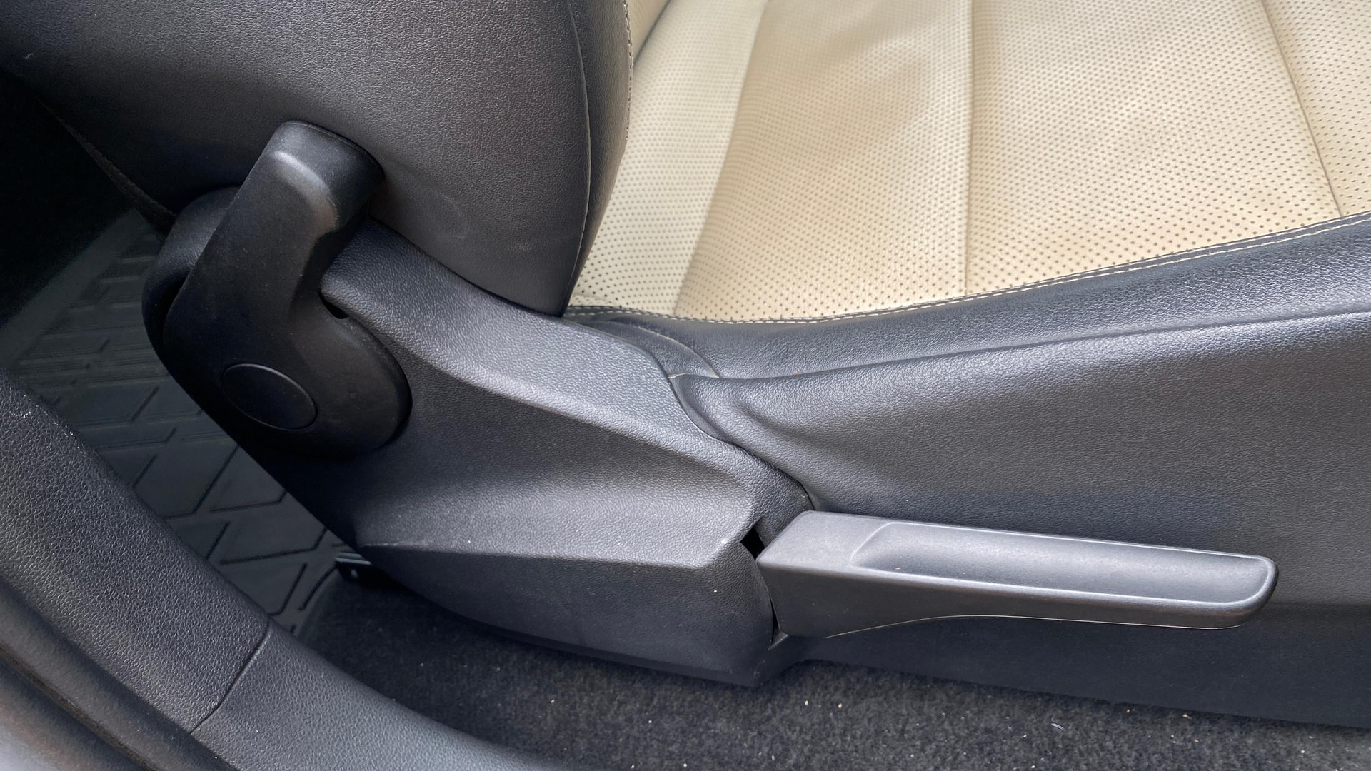 View 2023 Skoda Slavia Style 1.5 TSI DSG Image 19 Used 2023 Skoda Slavia Style 1.5 TSI DSG Image 19