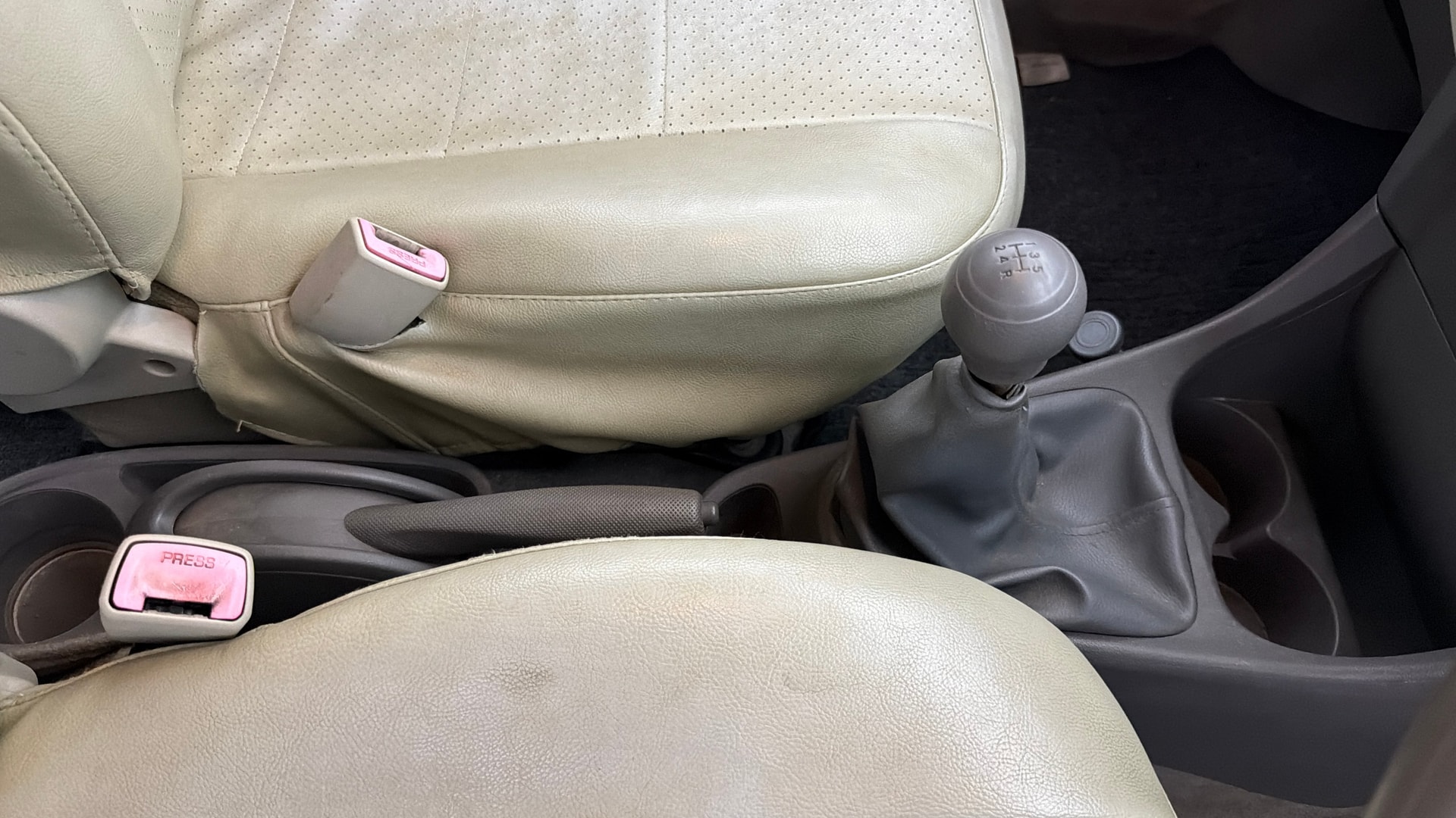 View 2015 Toyota Etios Liva G Image 37 Used 2015 Toyota Etios Liva G Image 37
