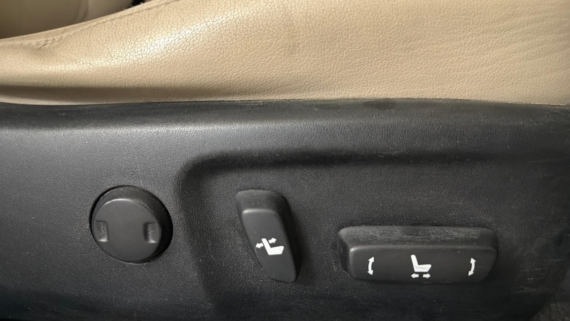 View 2016 Toyota Corolla Altis 1.8 VL AT Image 19 Used 2016 Toyota Corolla Altis 1.8 VL AT Image 19